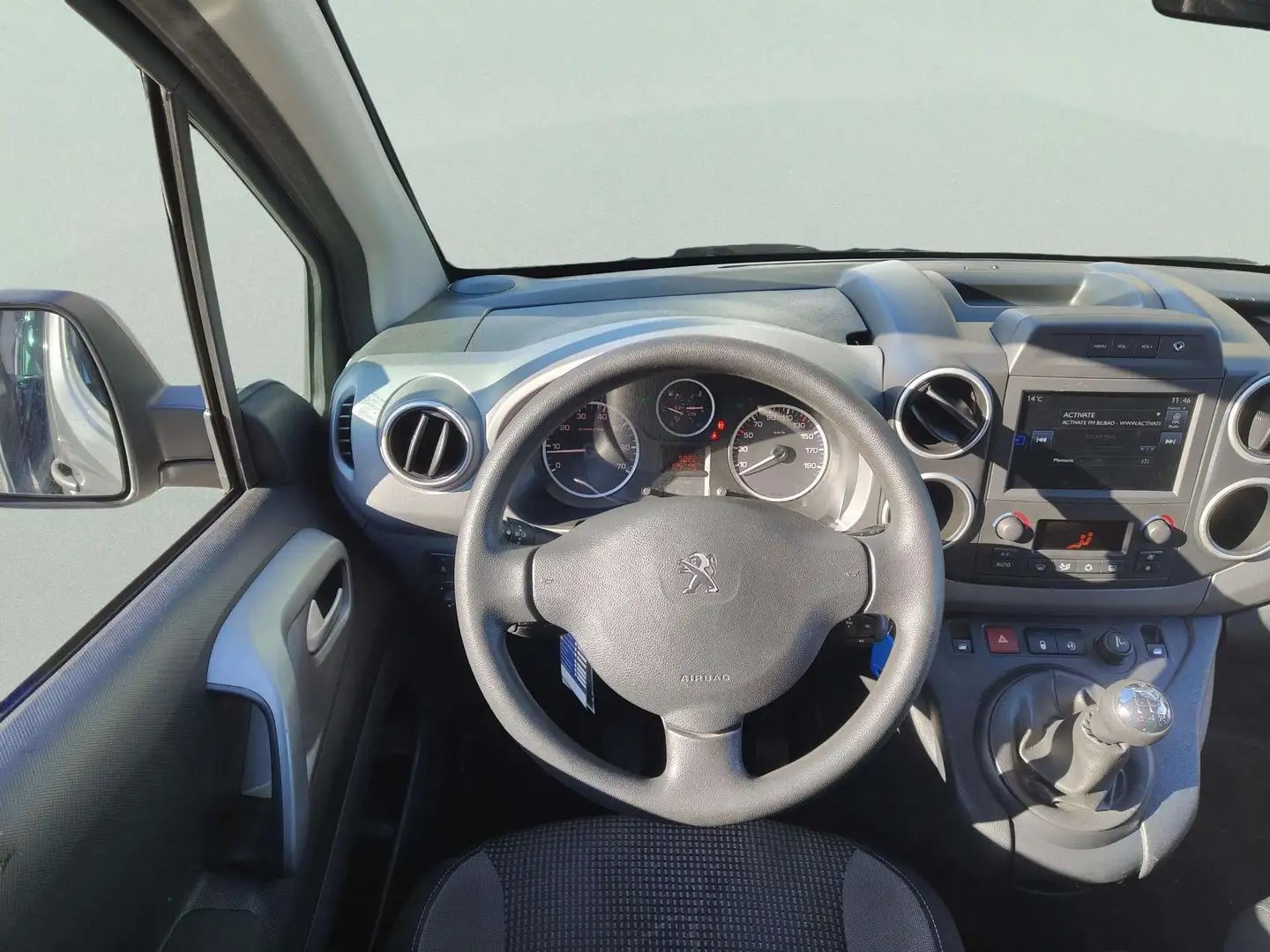 Foto Peugeot Partner Peugeot Partner Tepee Combi 1.2 PureTech Adventure Edition (110 CV)