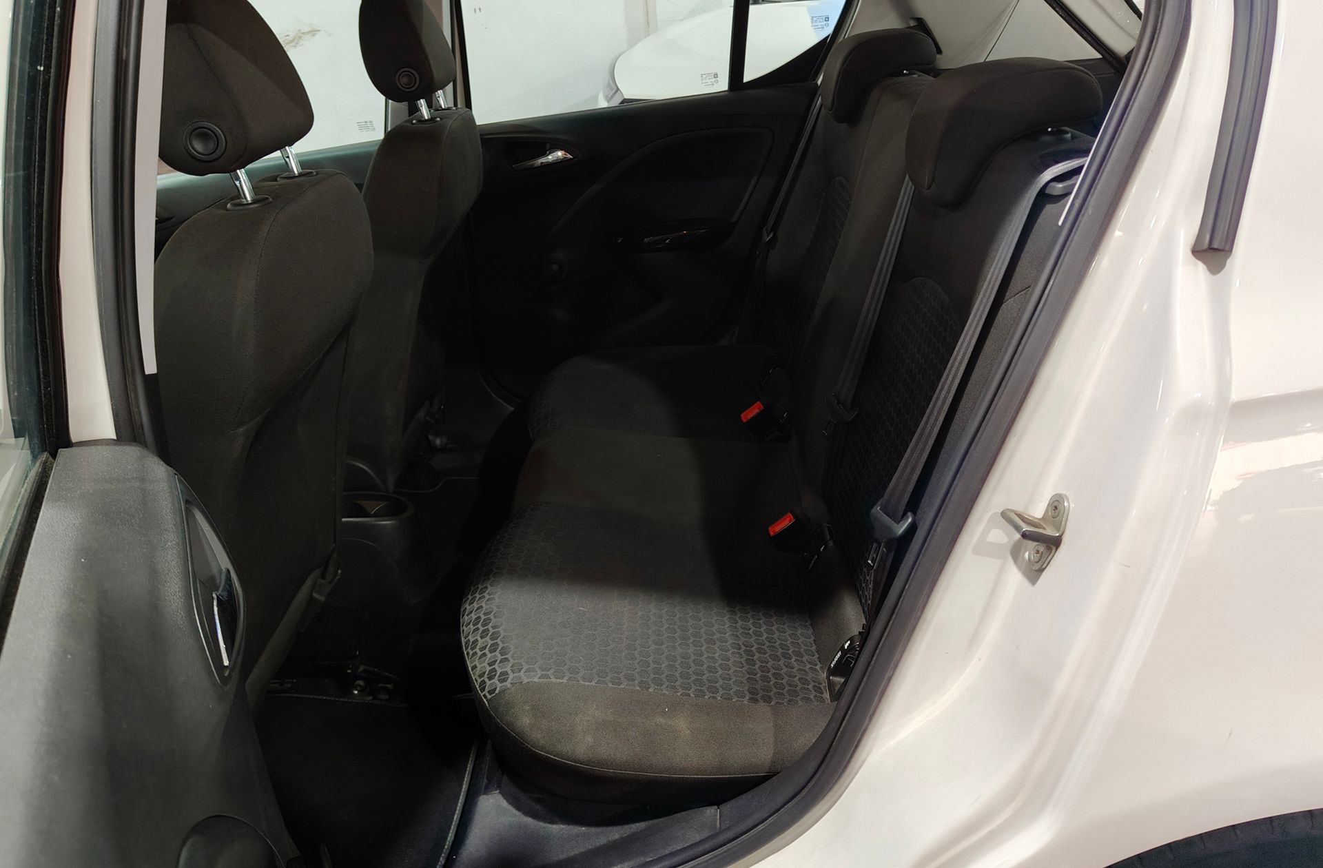 Opel Corsa 1.4 Expression - foto 9