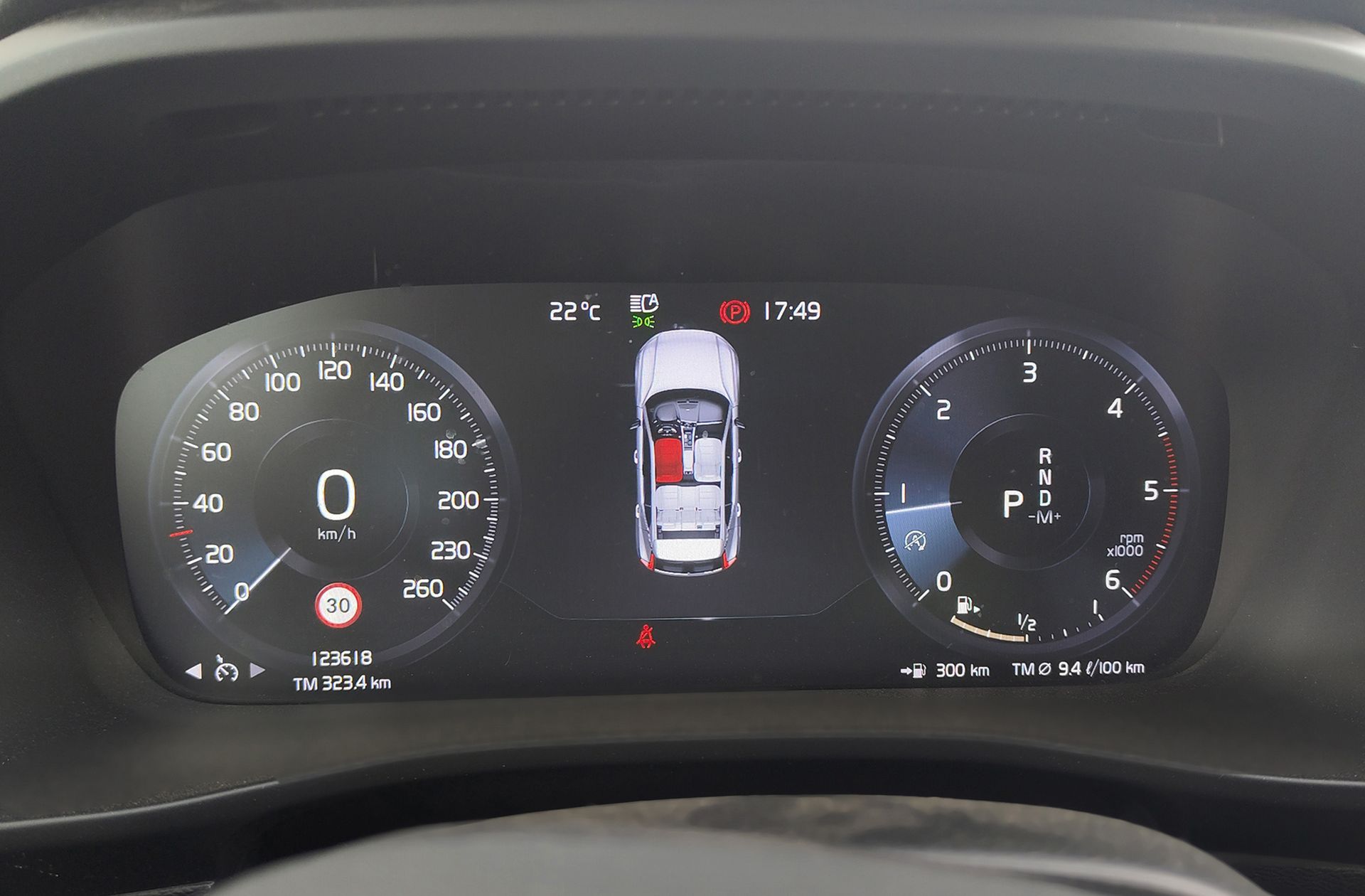 Volvo XC40 D4 Business Plus AWD - foto 24