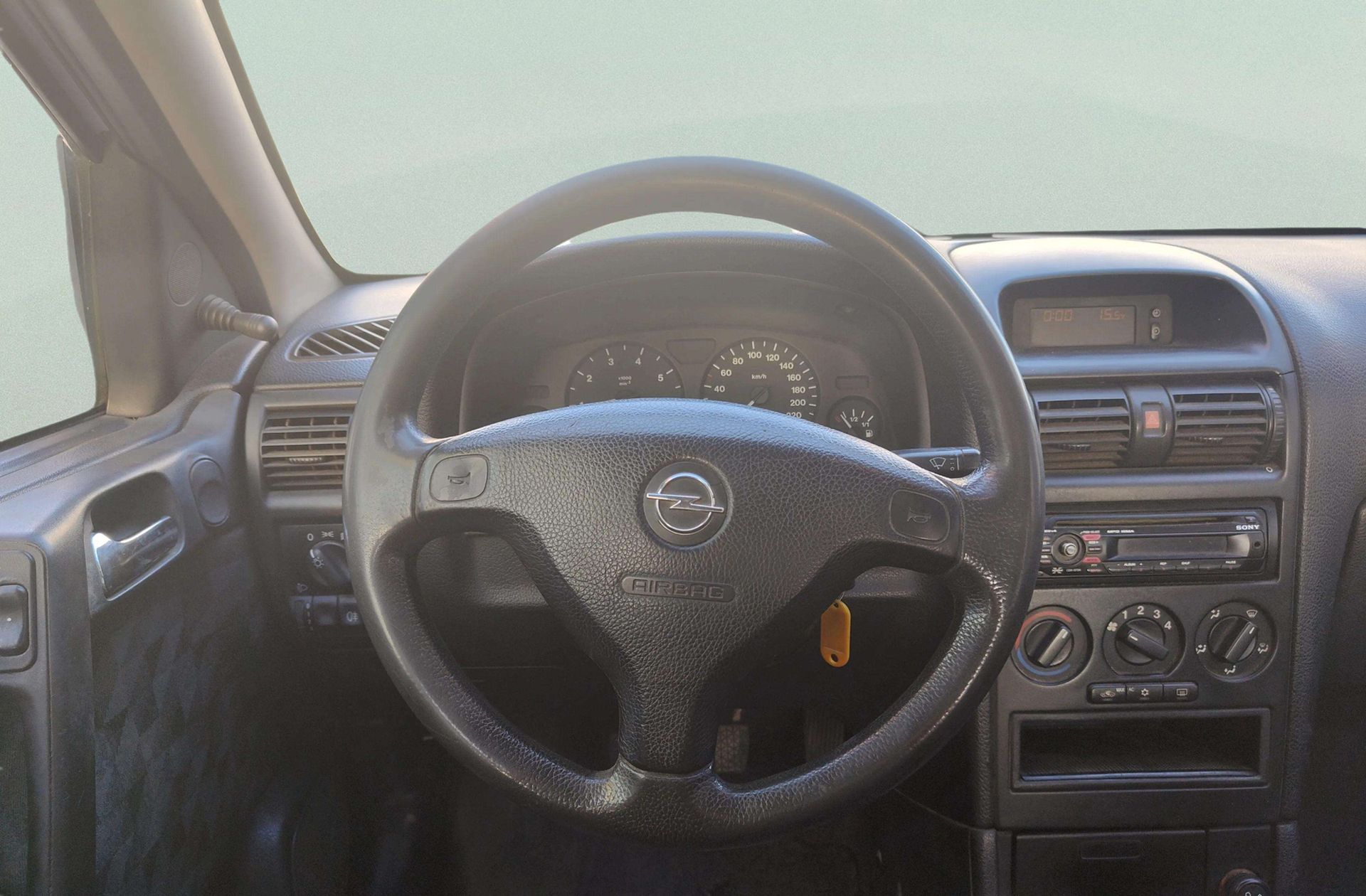 Opel Astra 1.6 Club Sedan - foto 17