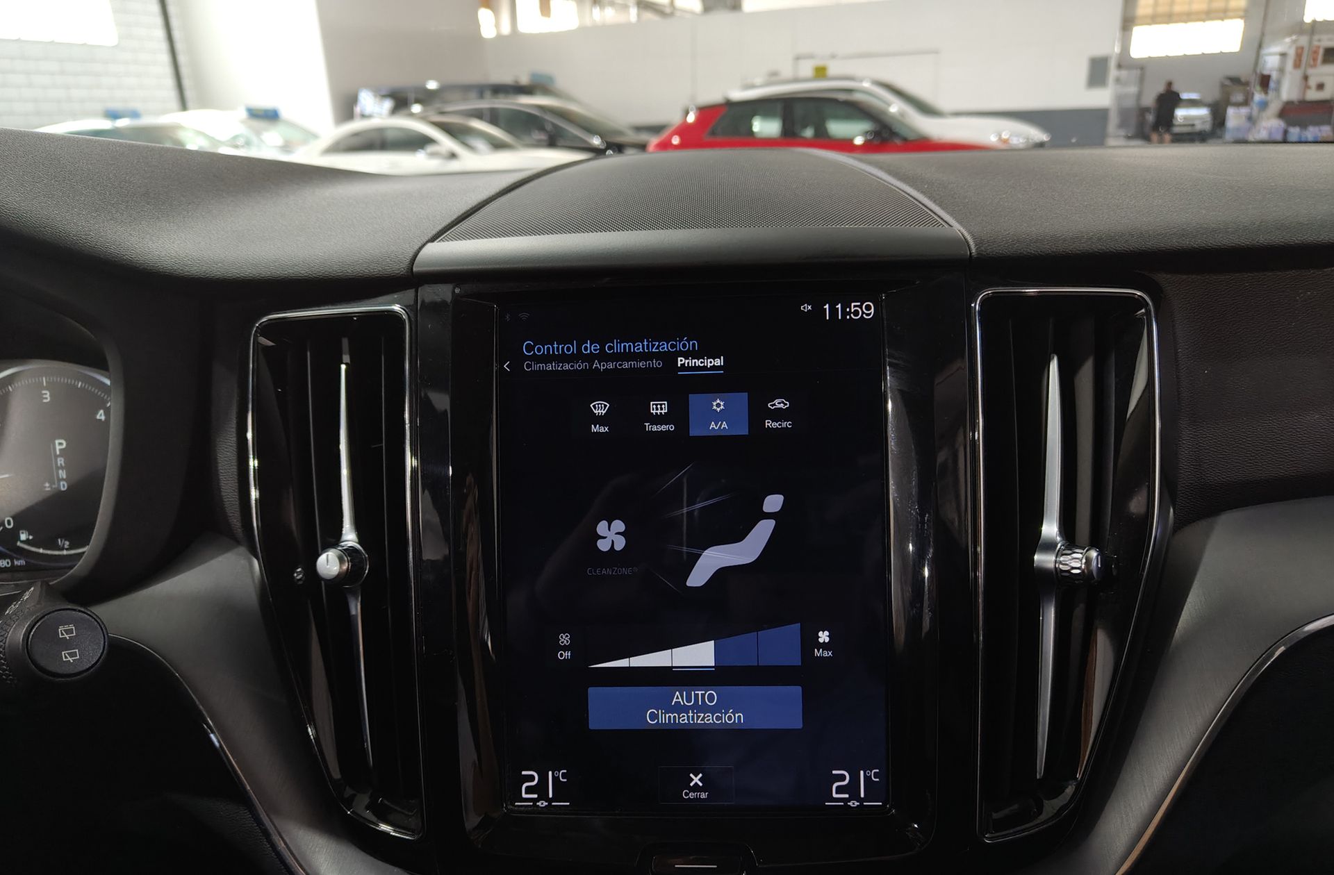 Volvo XC60 D4 Business Plus - foto 30