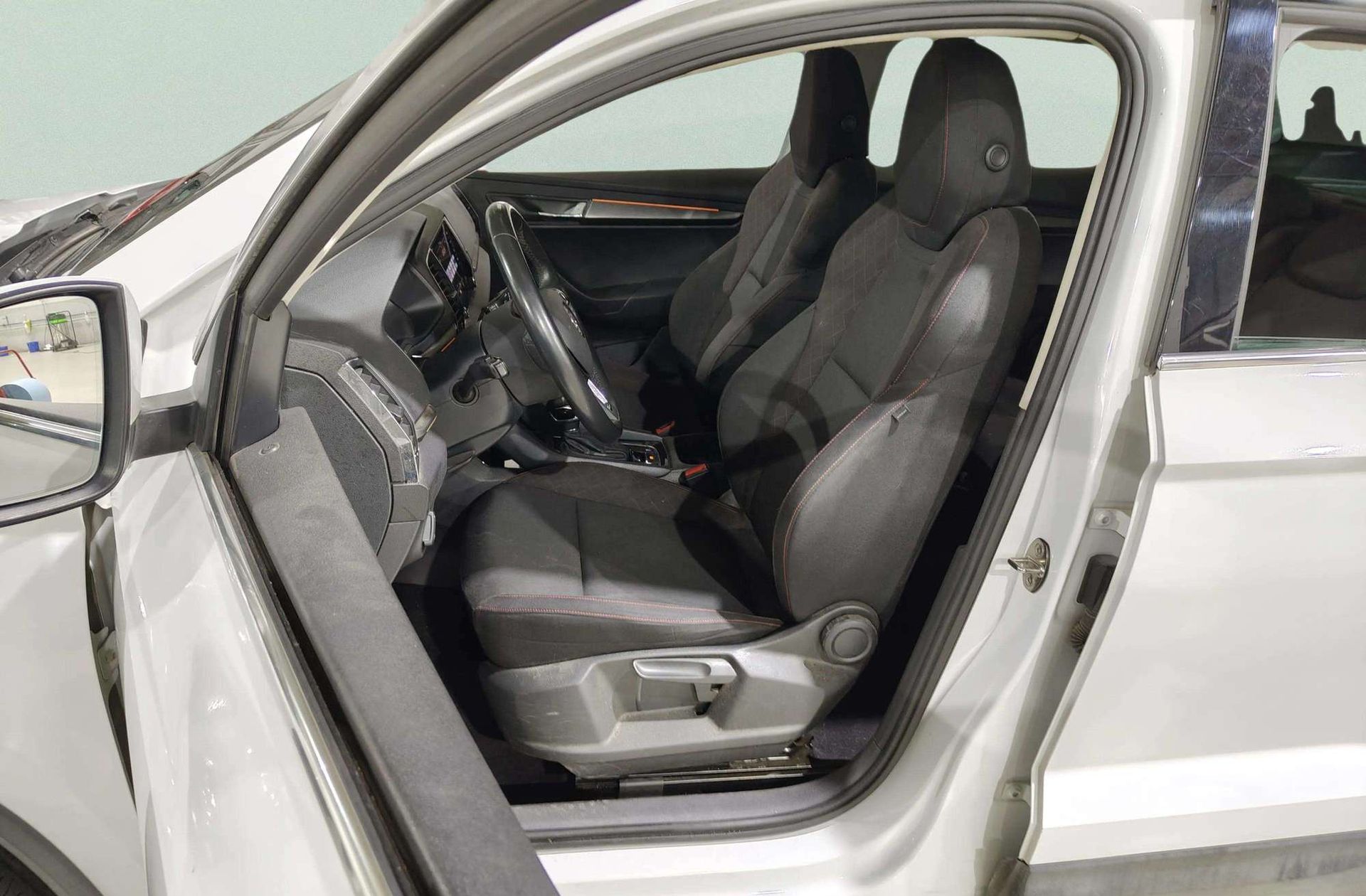 Škoda Karoq 1.0 TSI Ambition DSG - foto 11