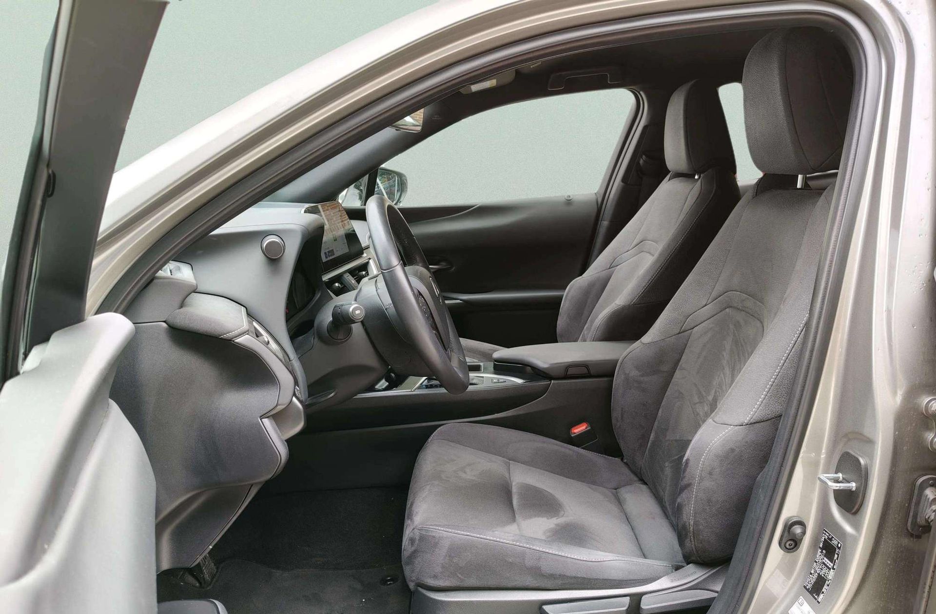 Lexus UX 250h Premium - foto 12