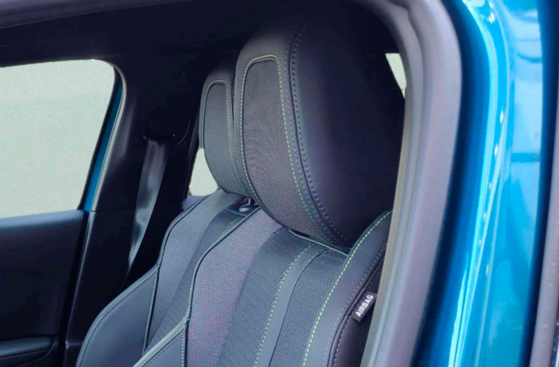 Peugeot 2008 GT Hybrid eDCS6 - foto 7