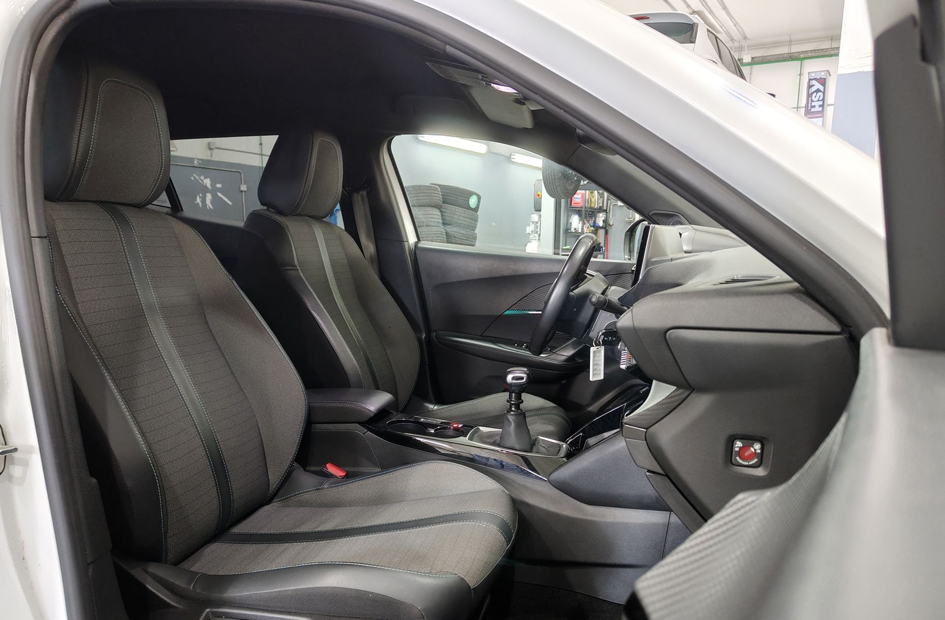 Peugeot 2008 PureTech 100 Allure - foto 18