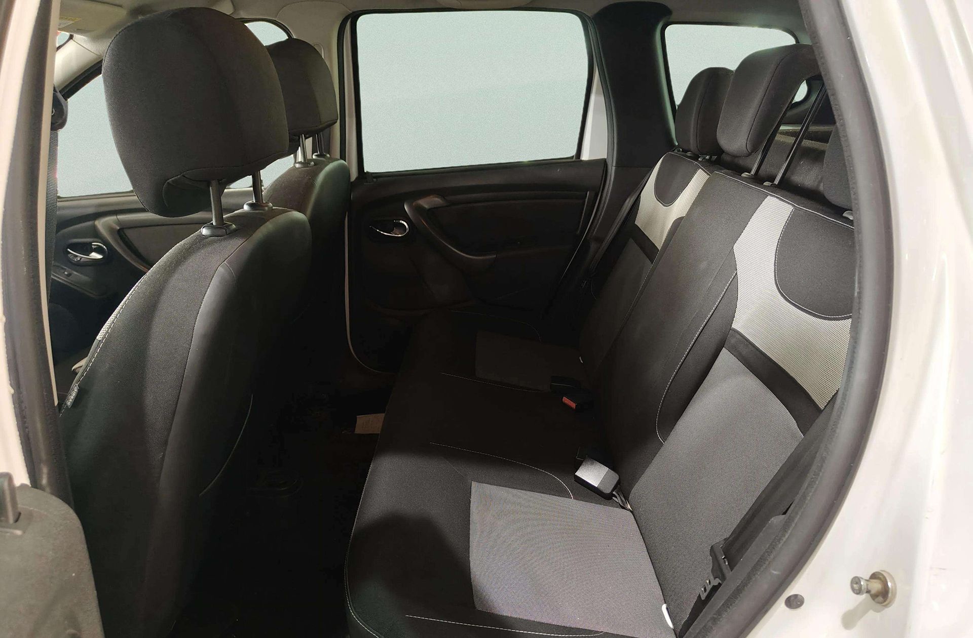 Dacia Duster Laureate dCi - foto 9