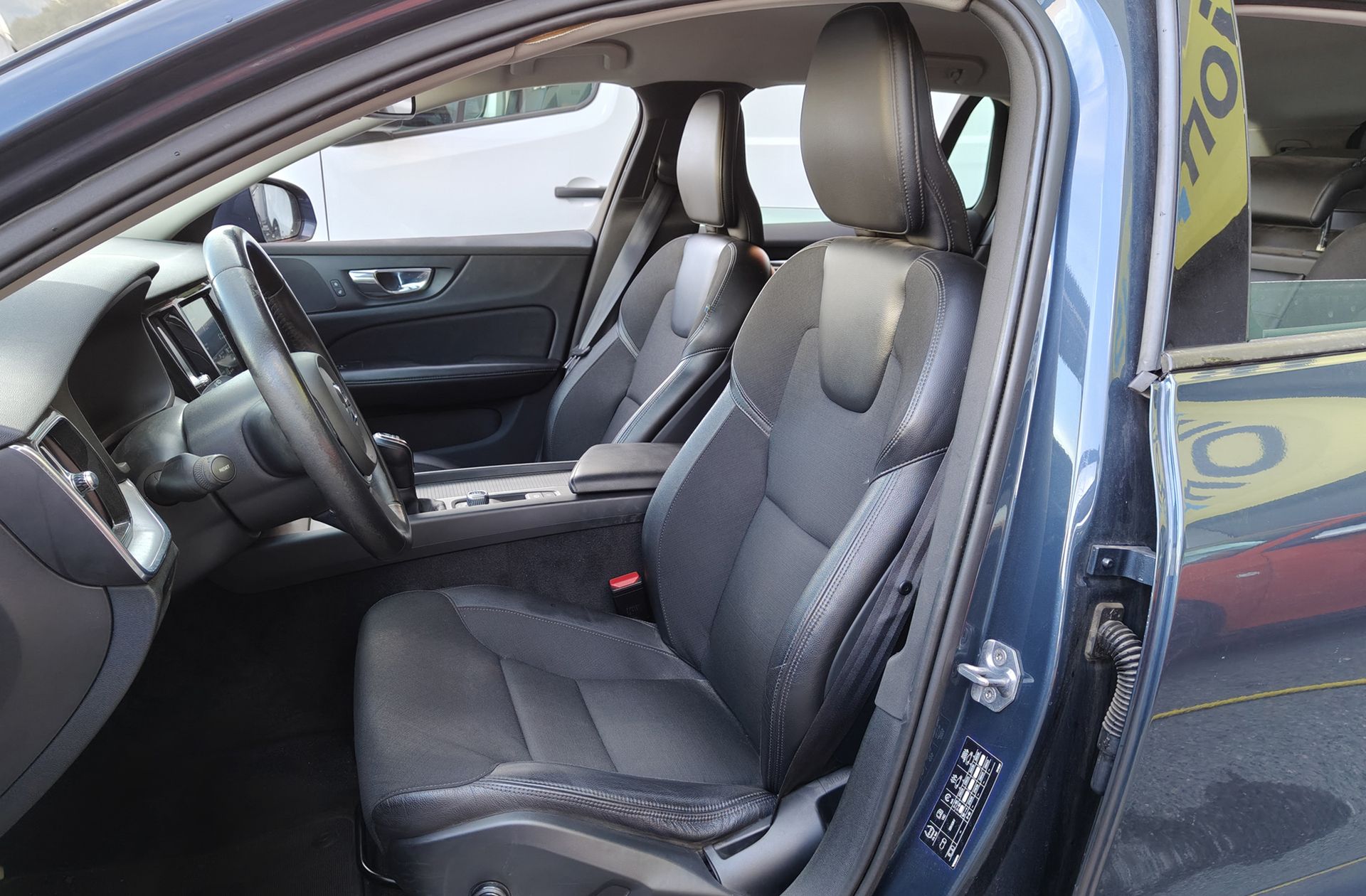 Volvo V60 D4 Momentum - foto 12