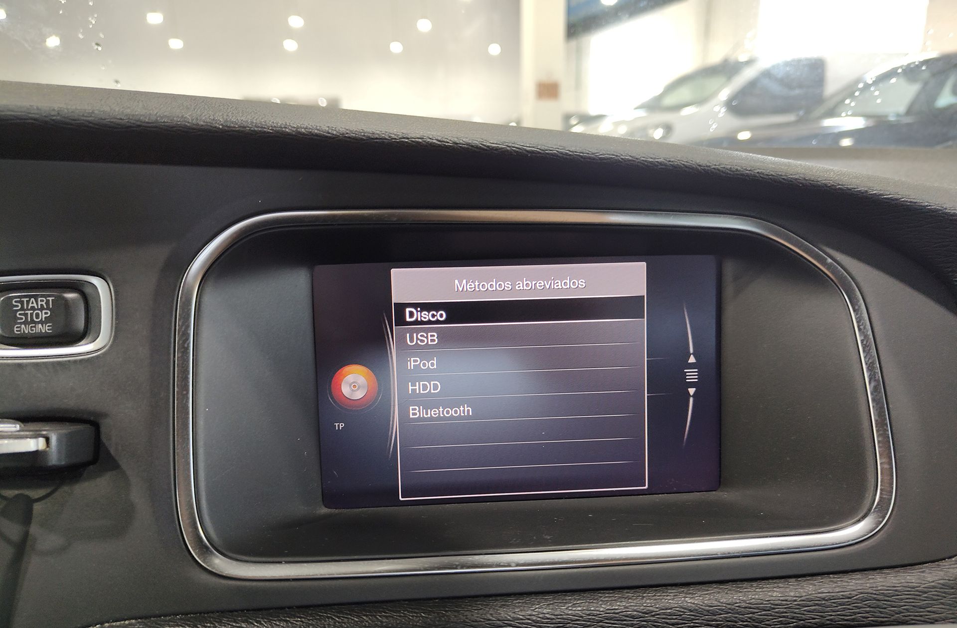 Volvo V40 T2 Momentum - foto 32
