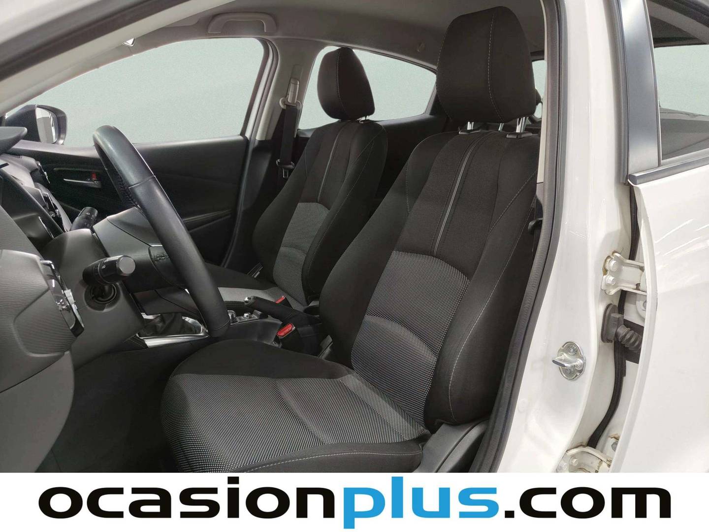 Foto asientos delanteros Mazda Mazda2 Mazda Mazda 2 1.5 DE Luxury (105 CV)