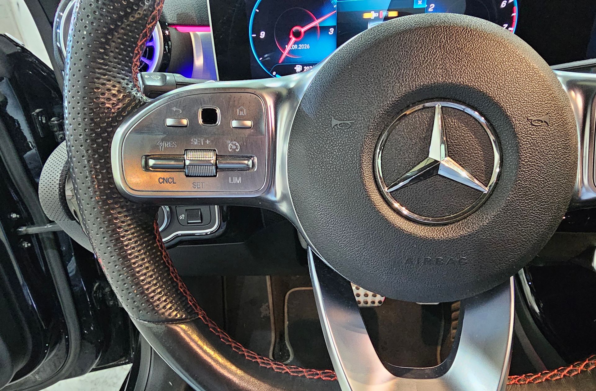 Mercedes-Benz CLA 180 Pack AMG - foto 30