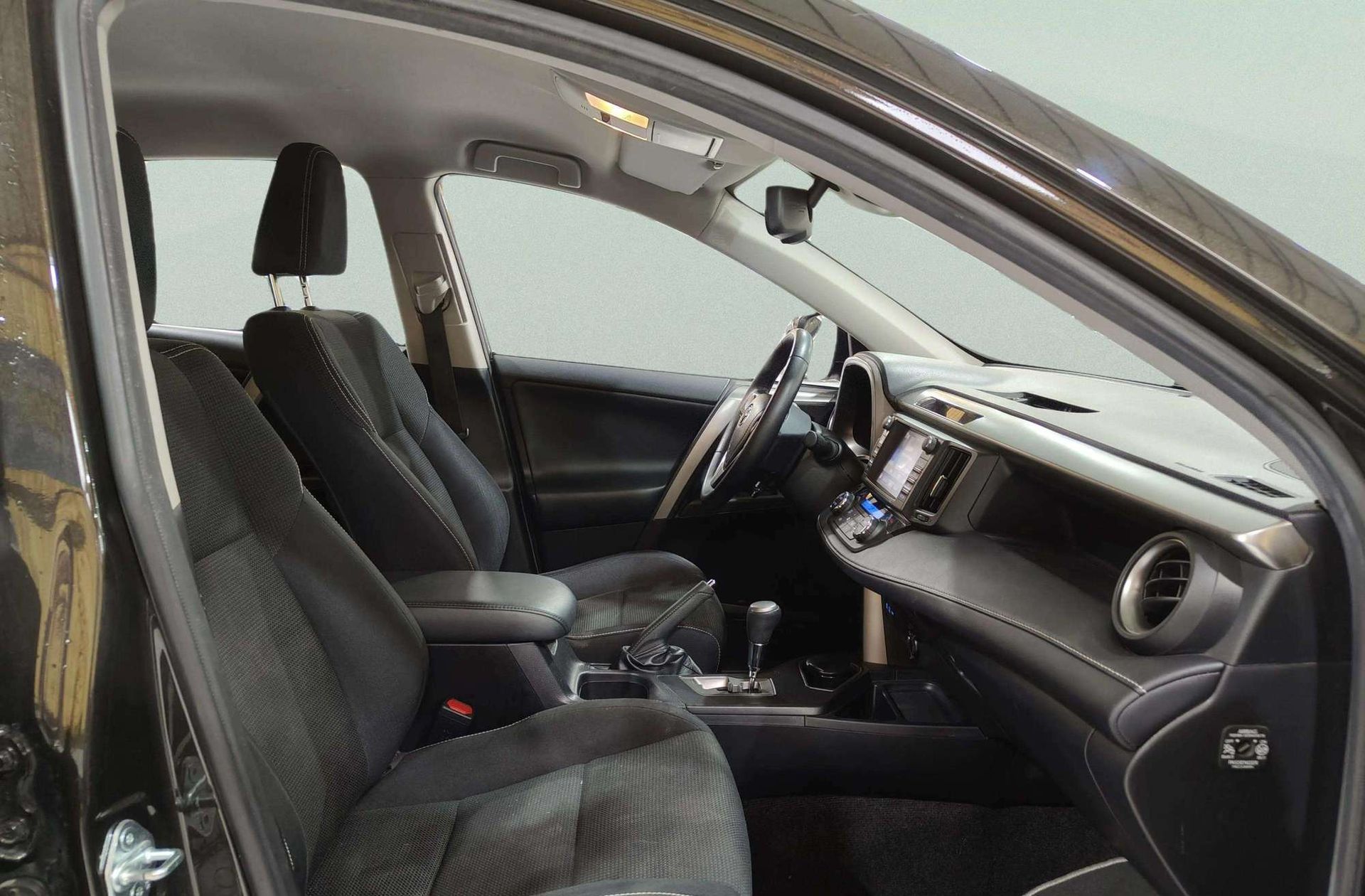 Toyota RAV4 2.5l hybrid Advance 2WD - foto 17