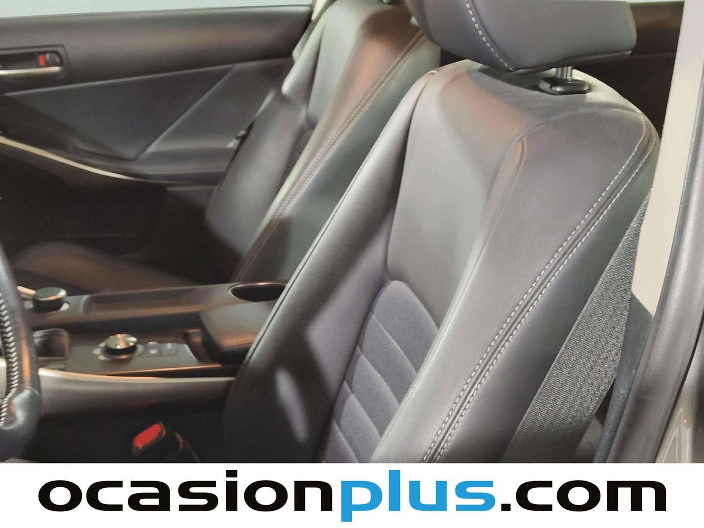 Extras y acabados del Lexus IS Lexus IS 300h Executive (223 CV)
