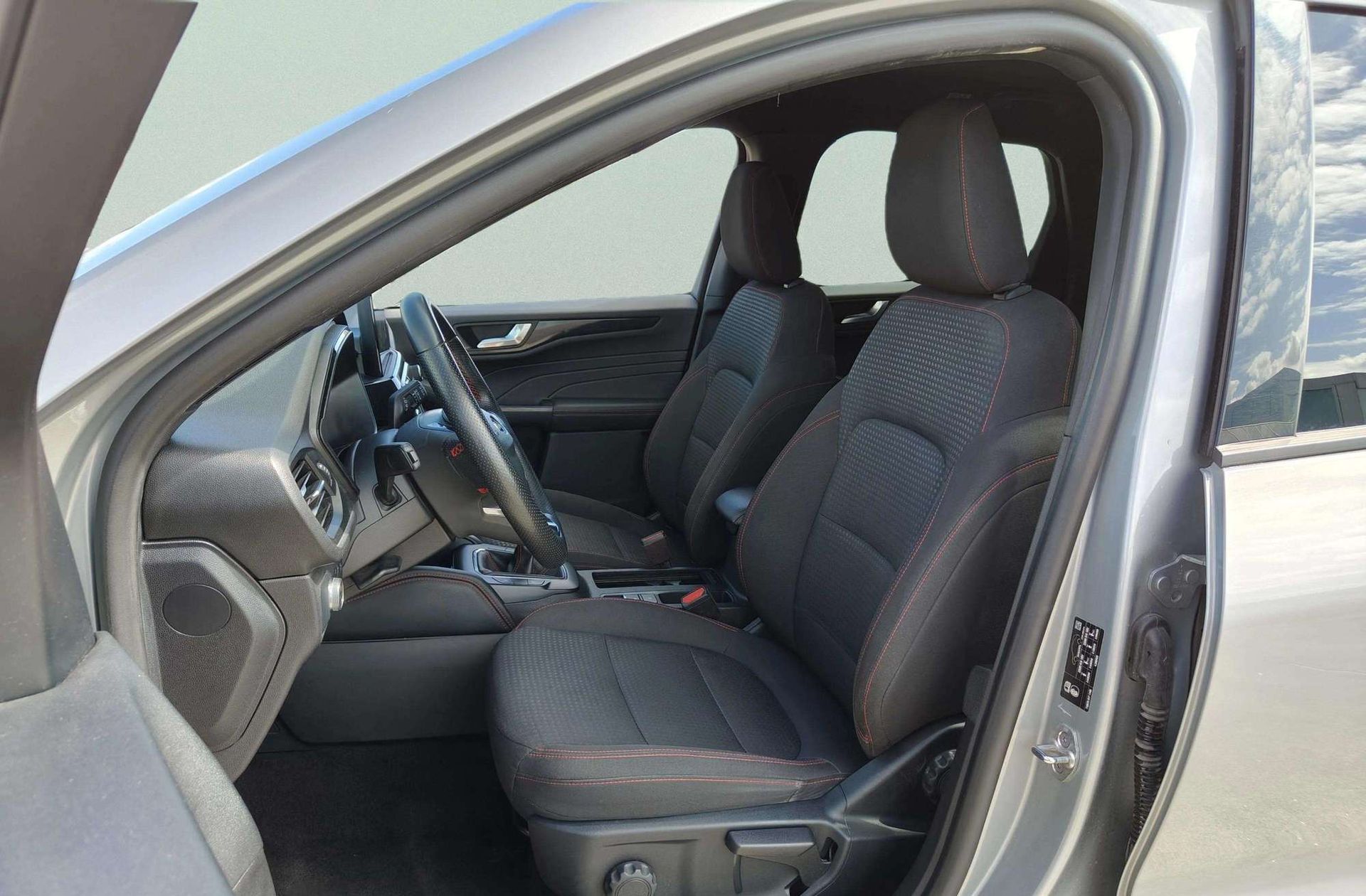 Ford Kuga 1.5 EcoBoost ST-Line 4x2 - foto 10