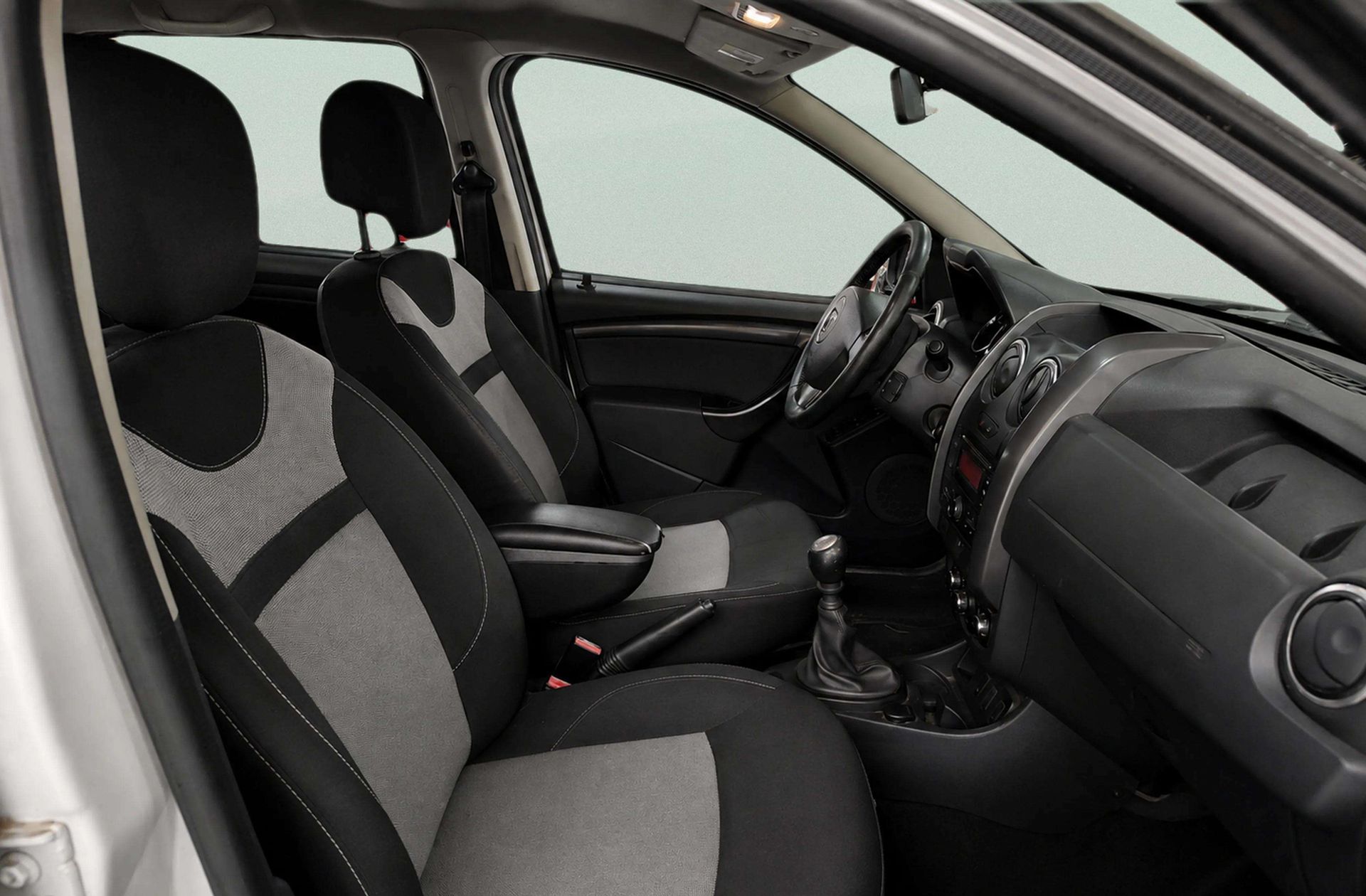 Dacia Duster Laureate dCi - foto 14