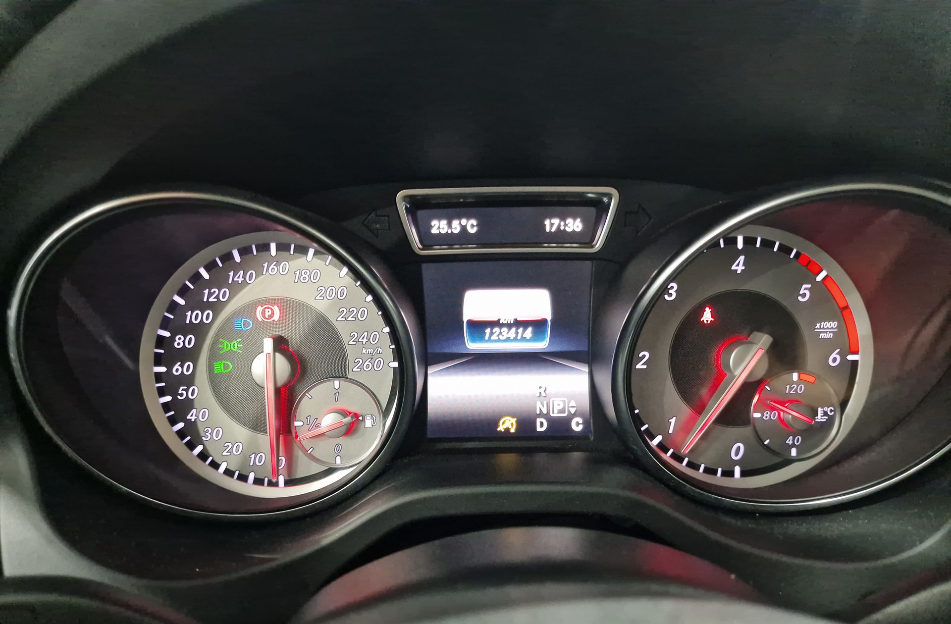 Mercedes-Benz GLA 200 d Style - foto 23