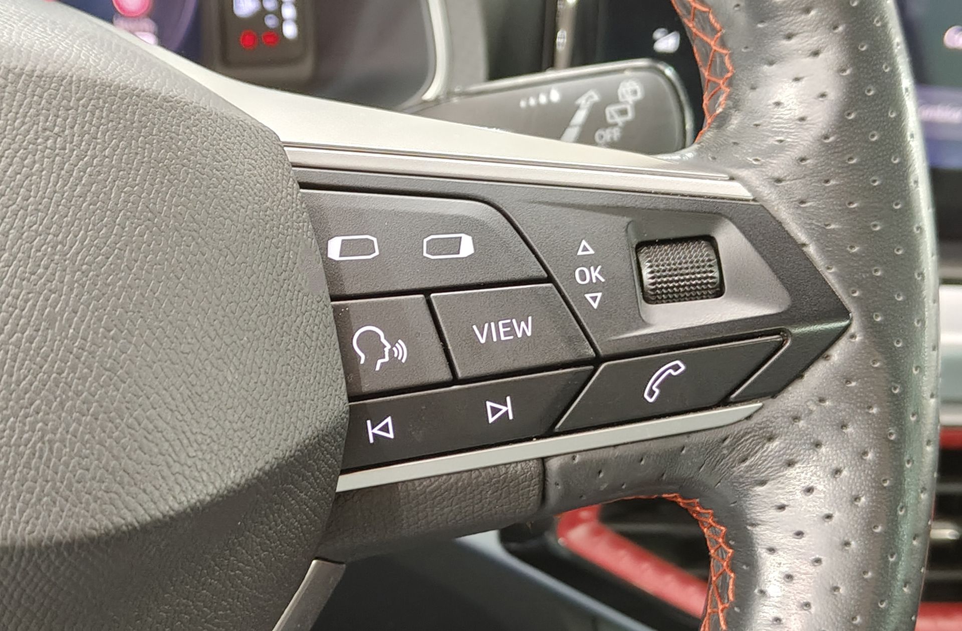 SEAT Arona 1.0 TSI FR - foto 29