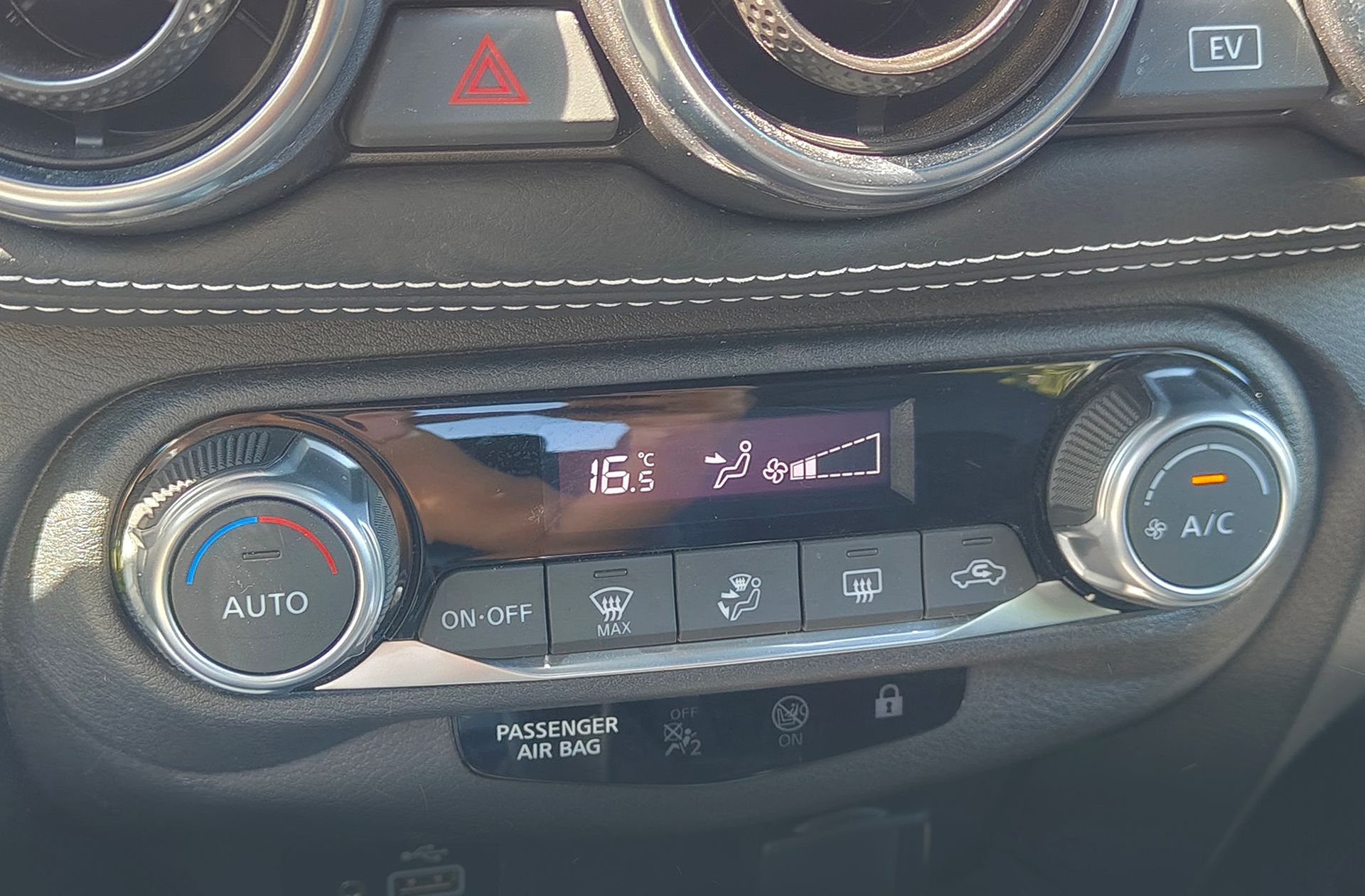 Nissan Juke 1.6 Hybrid N-Connecta - foto 29