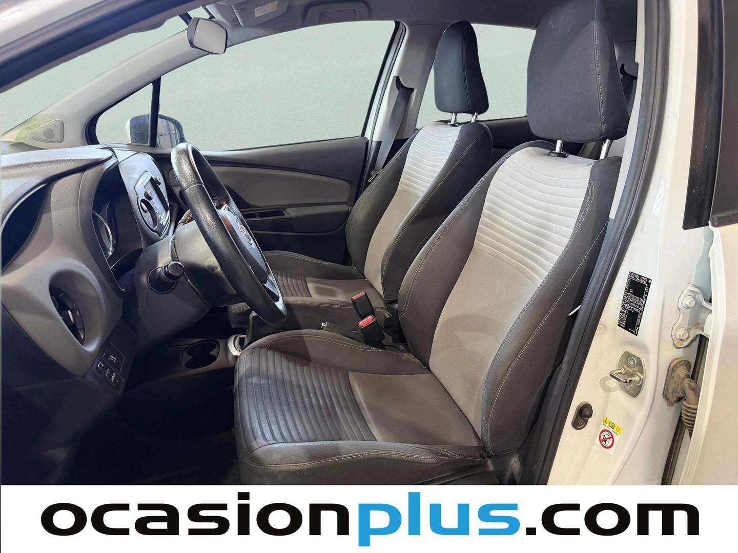 Foto asientos delanteros Toyota Yaris Toyota Yaris 1.5 Active Tech (111 CV)