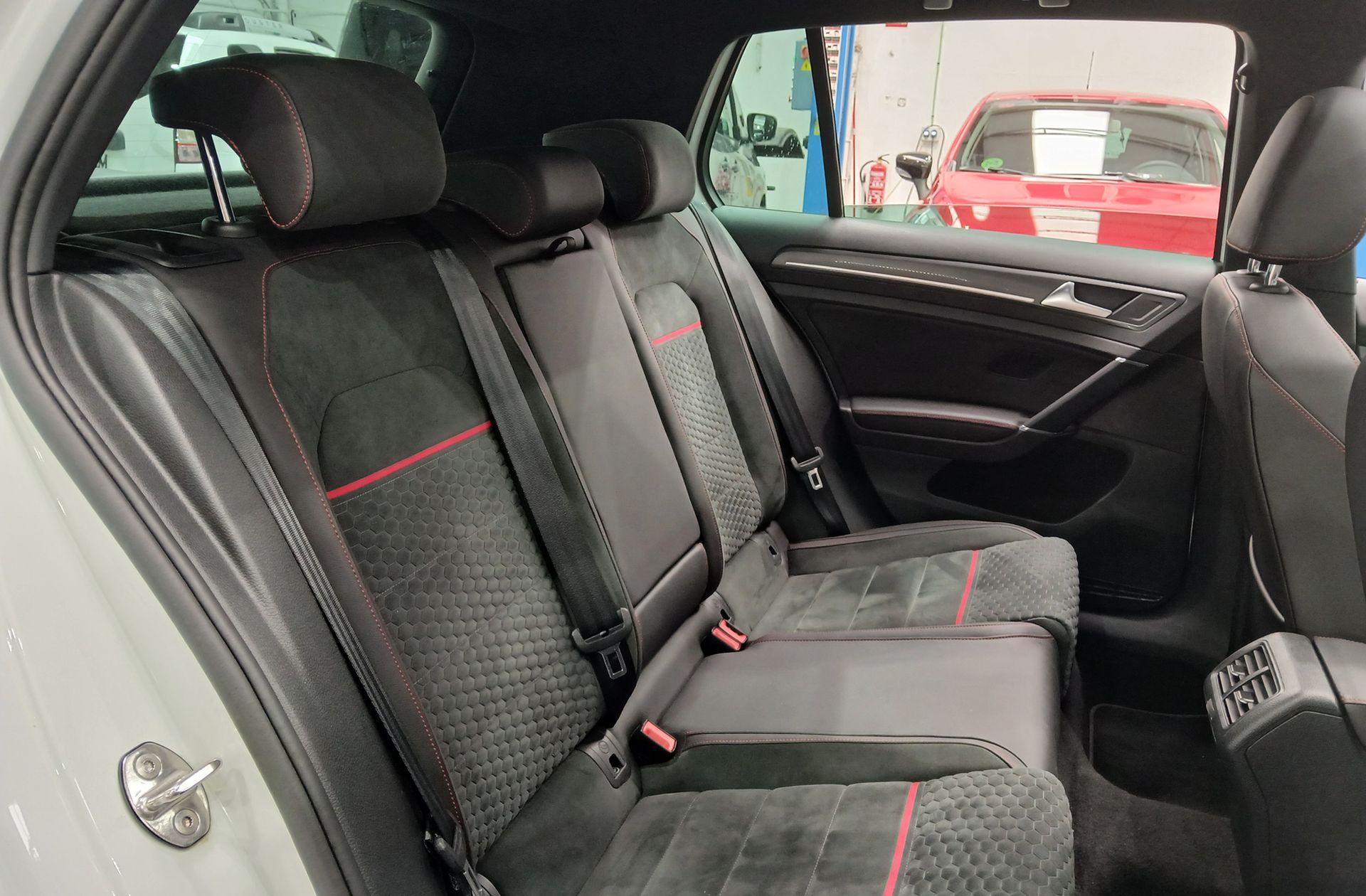 Volkswagen Golf GTI Performance 2.0 TSI DSG - foto 20
