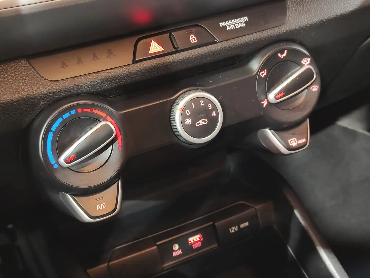 Foto KIA Stonic Kia Stonic 1.2 CVVT Concept Eco-Dynamic (84 CV)