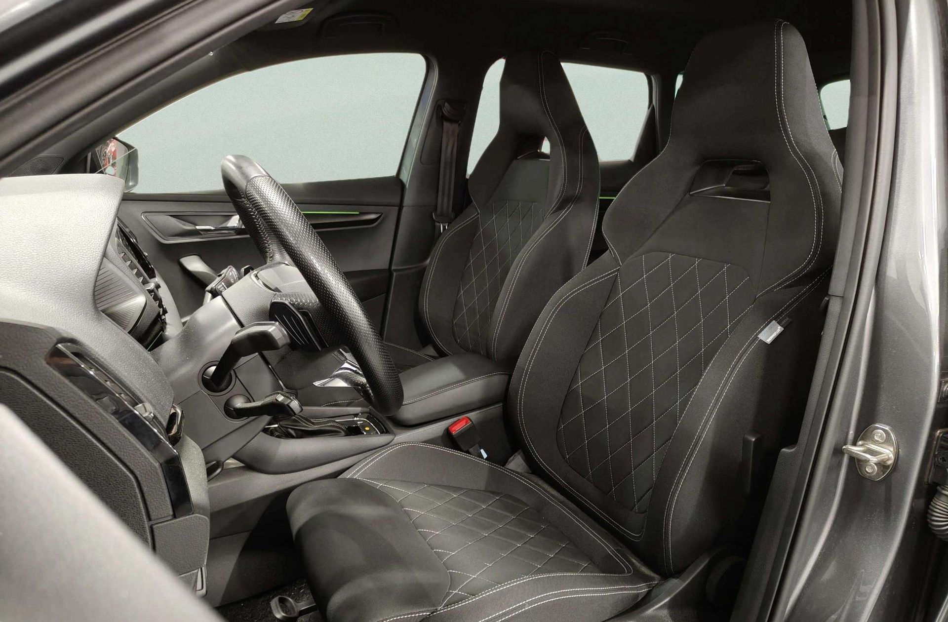 Škoda Karoq 1.5 TSI ACT Sportline DSG - foto 15