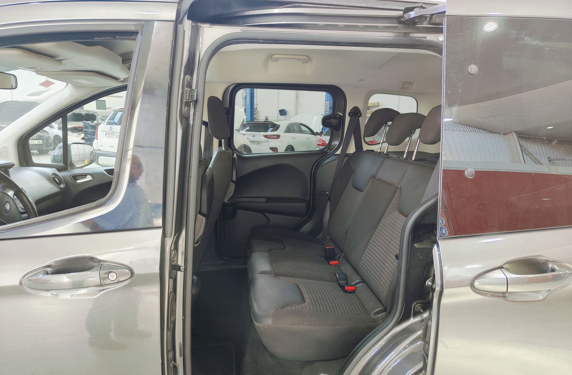 Ford Tourneo Courier 1.0 EcoBoost Sport - foto 13