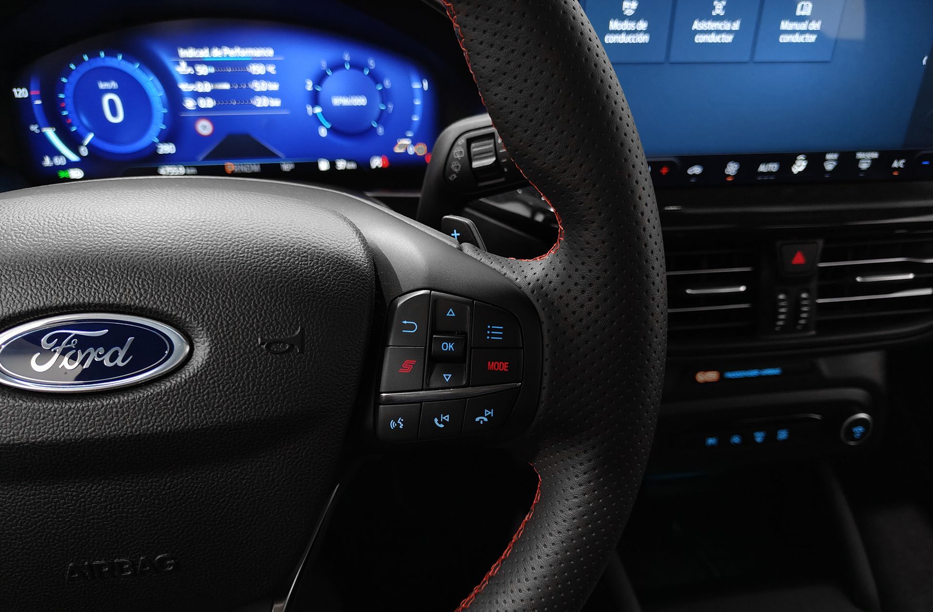 Ford Focus 2.3 EcoBoost ST - foto 32