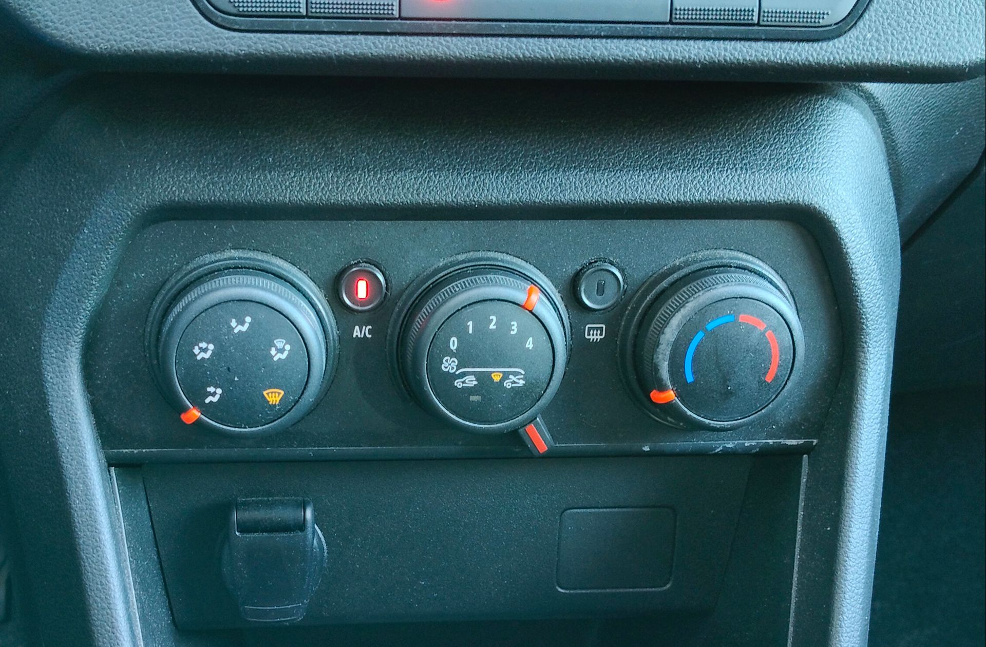 Dacia Sandero Stepway Essential TCe - foto 33