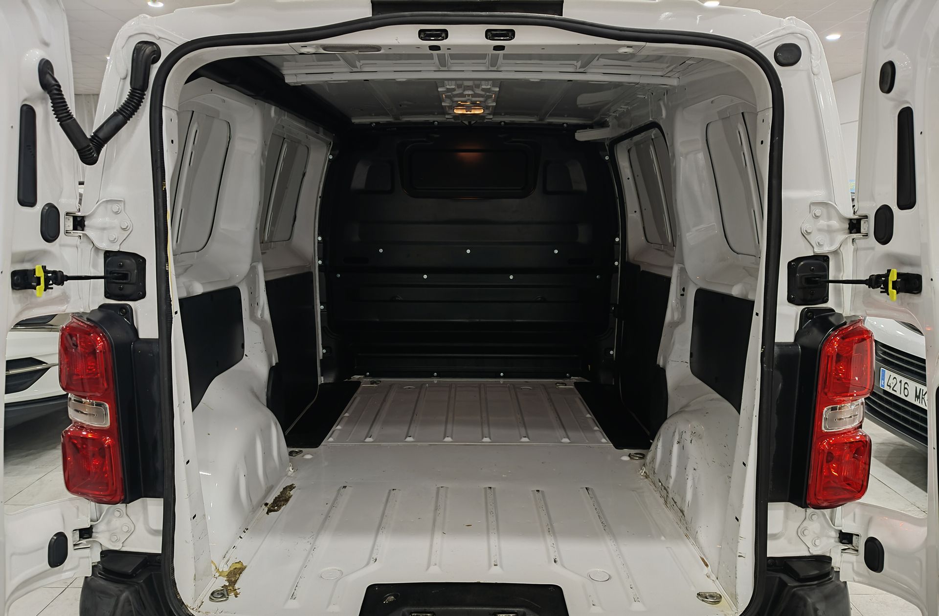 Peugeot Expert Furgon BlueHDi 120 Pro Standard - foto 11