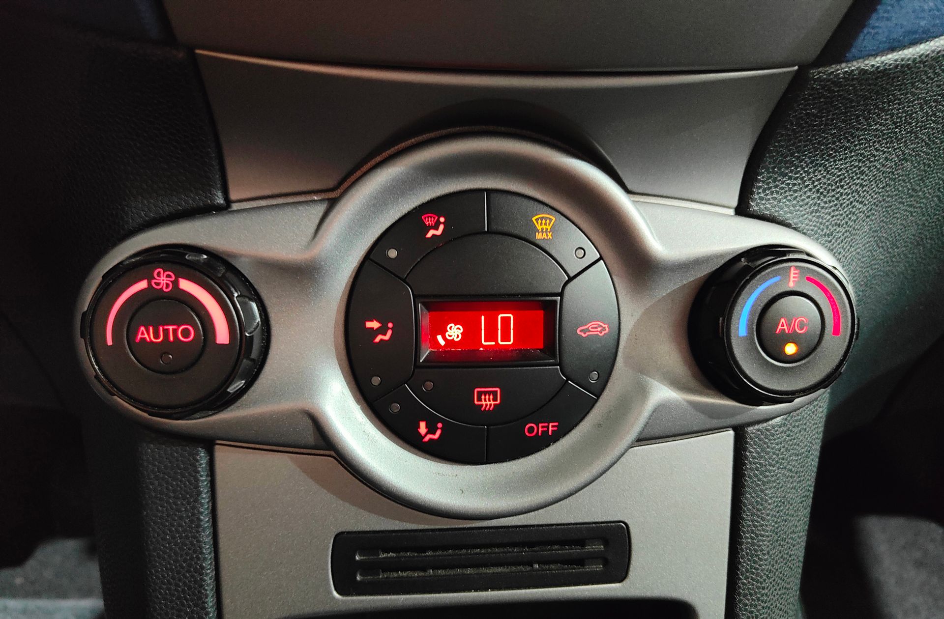 Ford Fiesta 1.4 TDCi Trend - foto 24