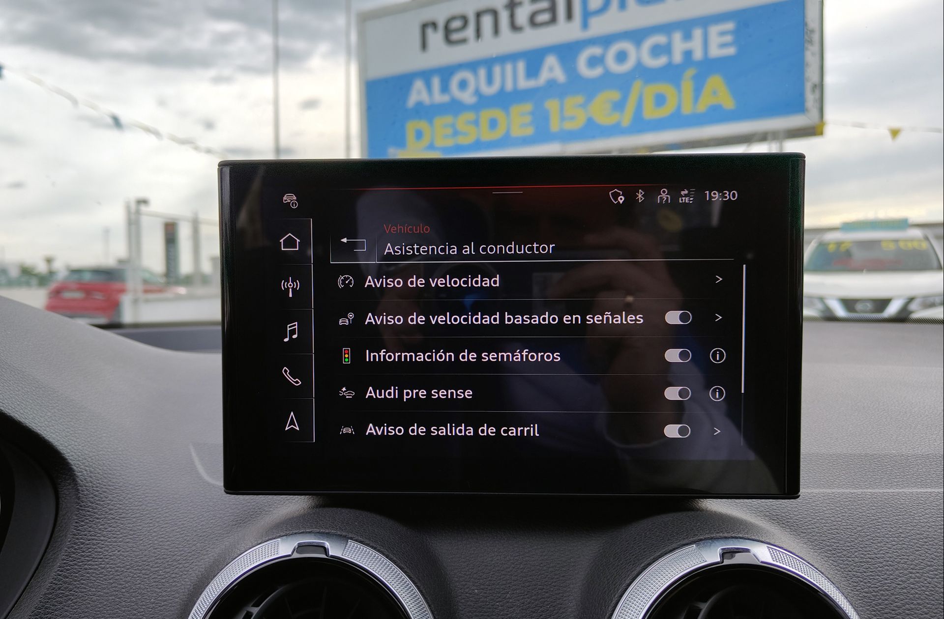 Audi Q2 Adrenalin 35 TDI S tronic Pack S-Line - foto 35