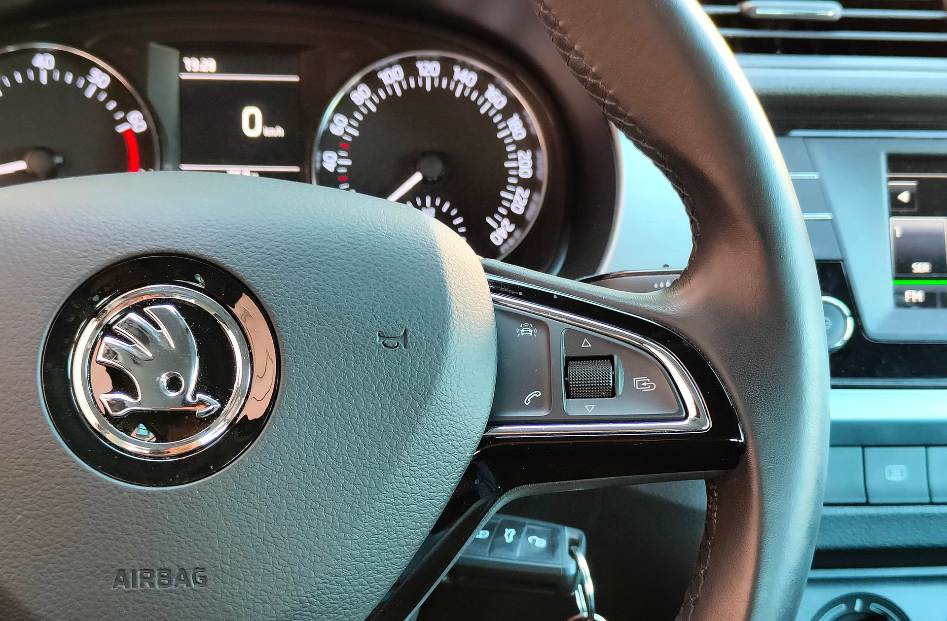 Škoda Fabia 1.0 MPI Like - foto 27