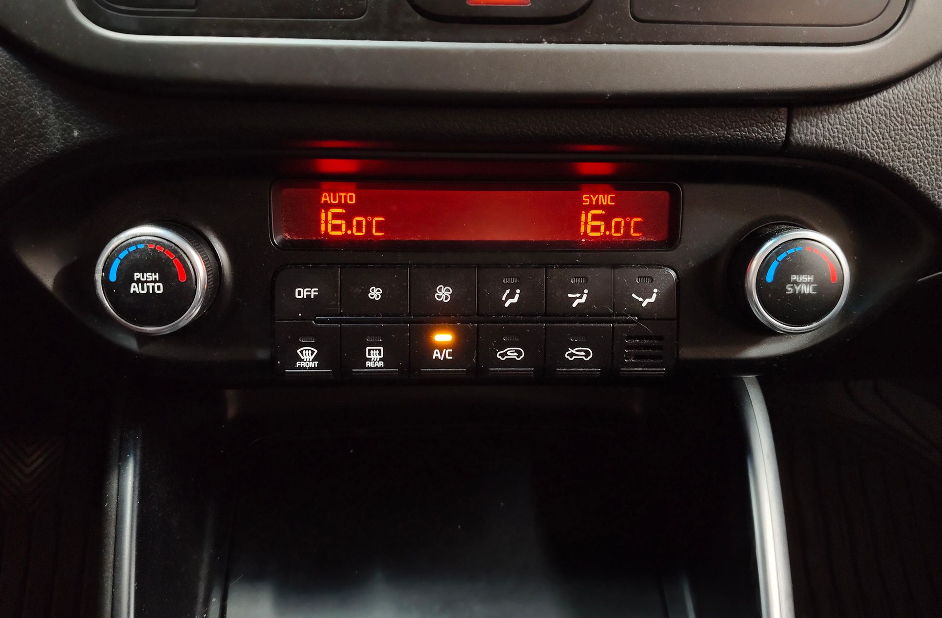 Kia Carens 1.6 GDi Concept - foto 30