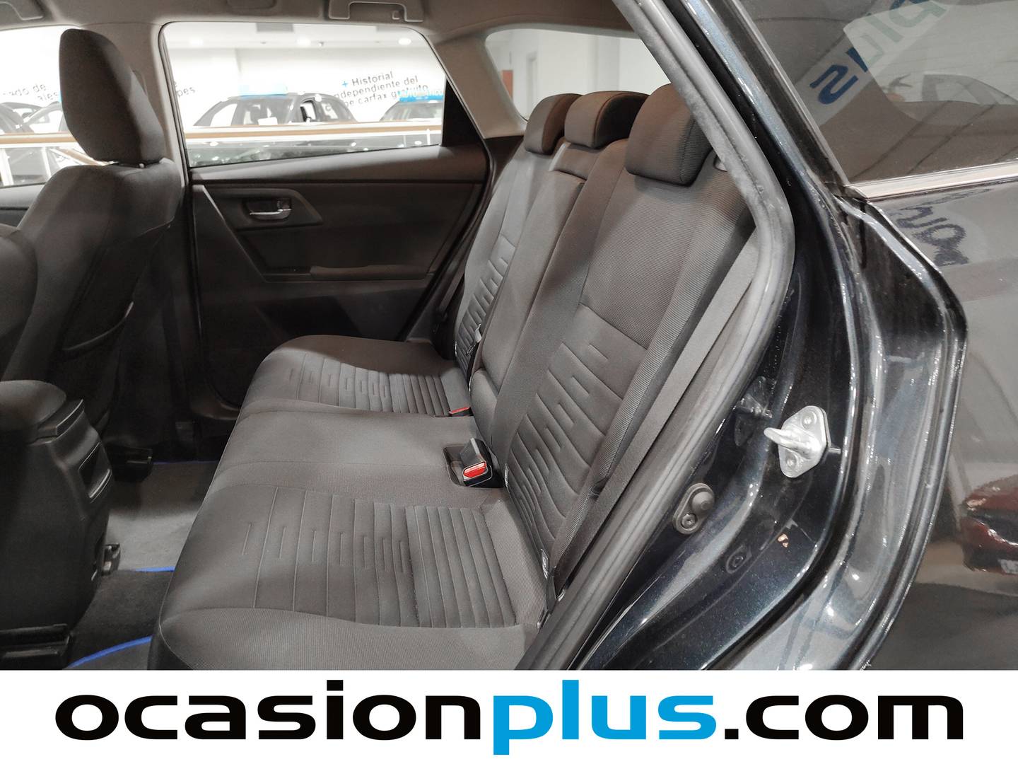 Foto asientos traseros Toyota Auris Toyota Auris 140H Touring Sports Active (136 CV)