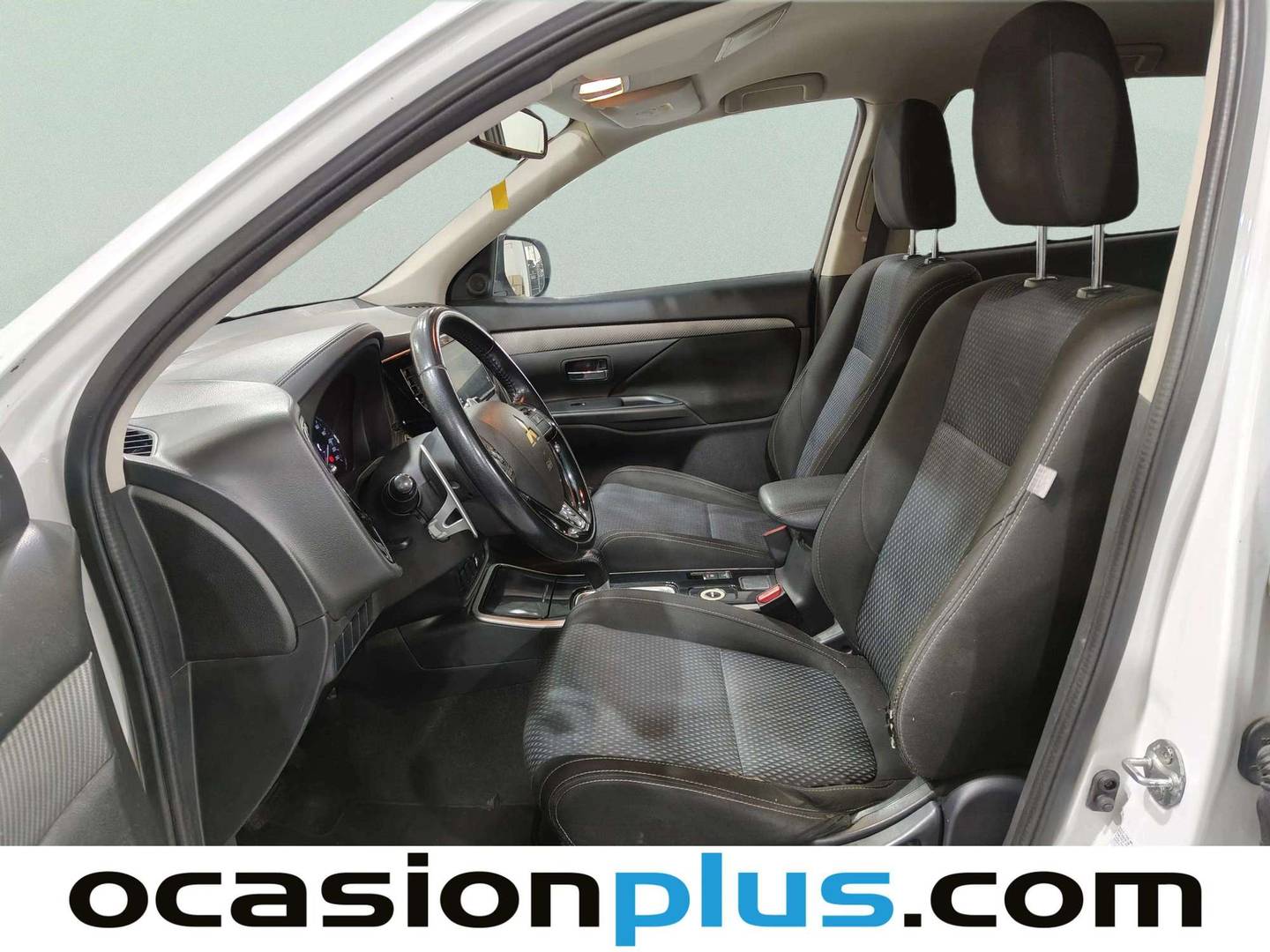 Foto asientos delanteros Mitsubishi Outlander Mitsubishi Outlander 220 DI-D Motion 4WD (150 CV) 7 Plazas