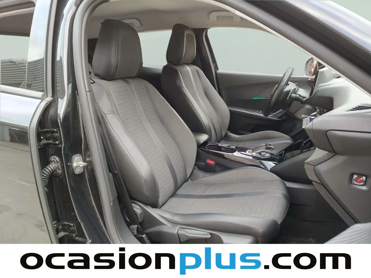 Foto Peugeot 2008 Peugeot 2008 PureTech 130 S&S Allure Pack EAT8 (130 CV)