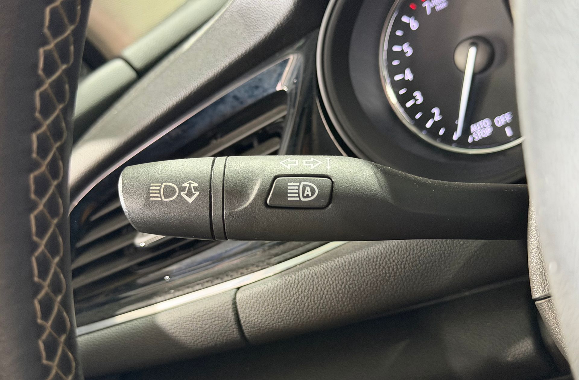 Opel Insignia 2.0T SHT Business Elegance AT9 - foto 28
