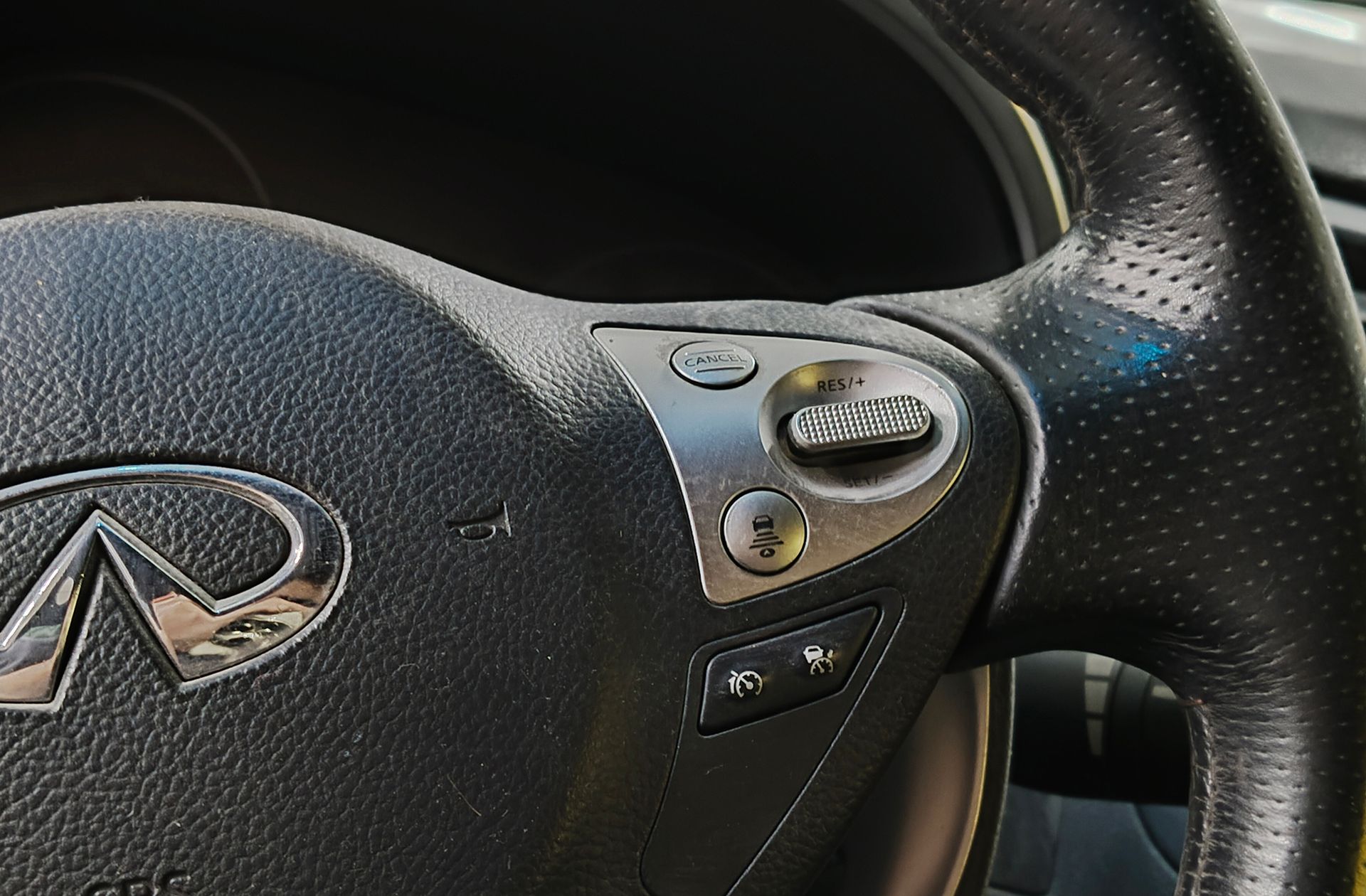 Infiniti FX 50 S V8 AWD - foto 20
