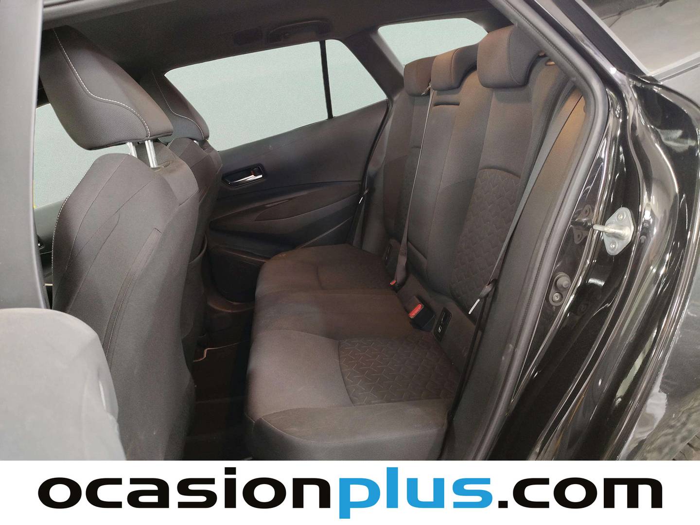 Foto asientos traseros Toyota Corolla Toyota Corolla 125H Active Tech E-CVT (122 CV)