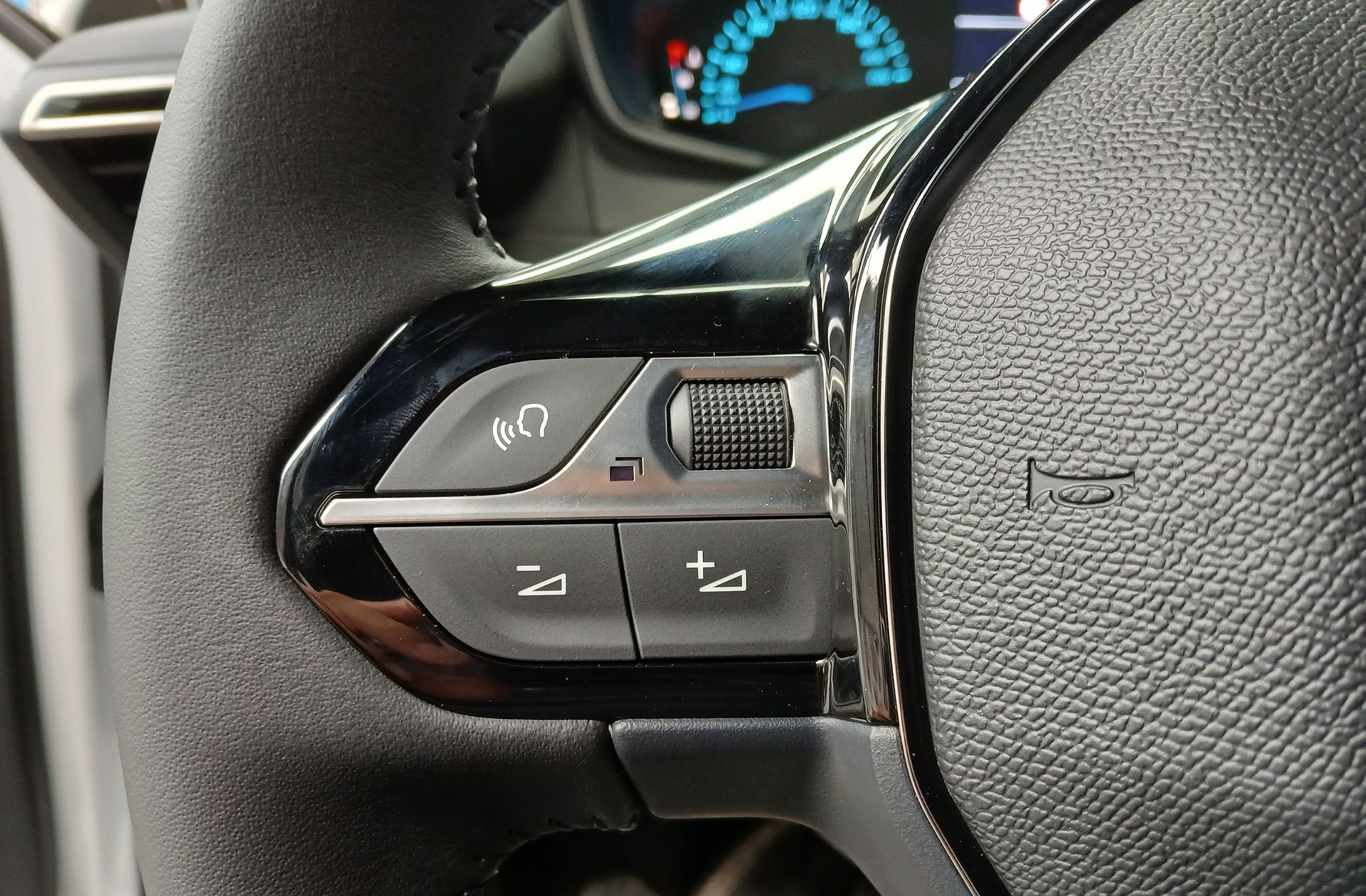 Peugeot 2008 Edition Hybrid eDCS6 - foto 25