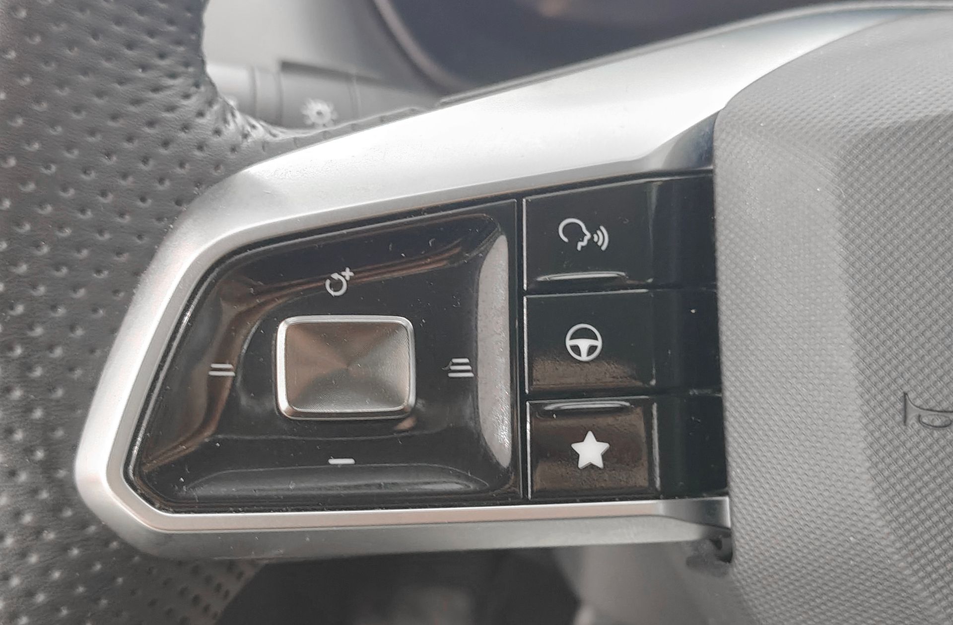 MG ZS 1.5 Hybrid+ Luxury - foto 29