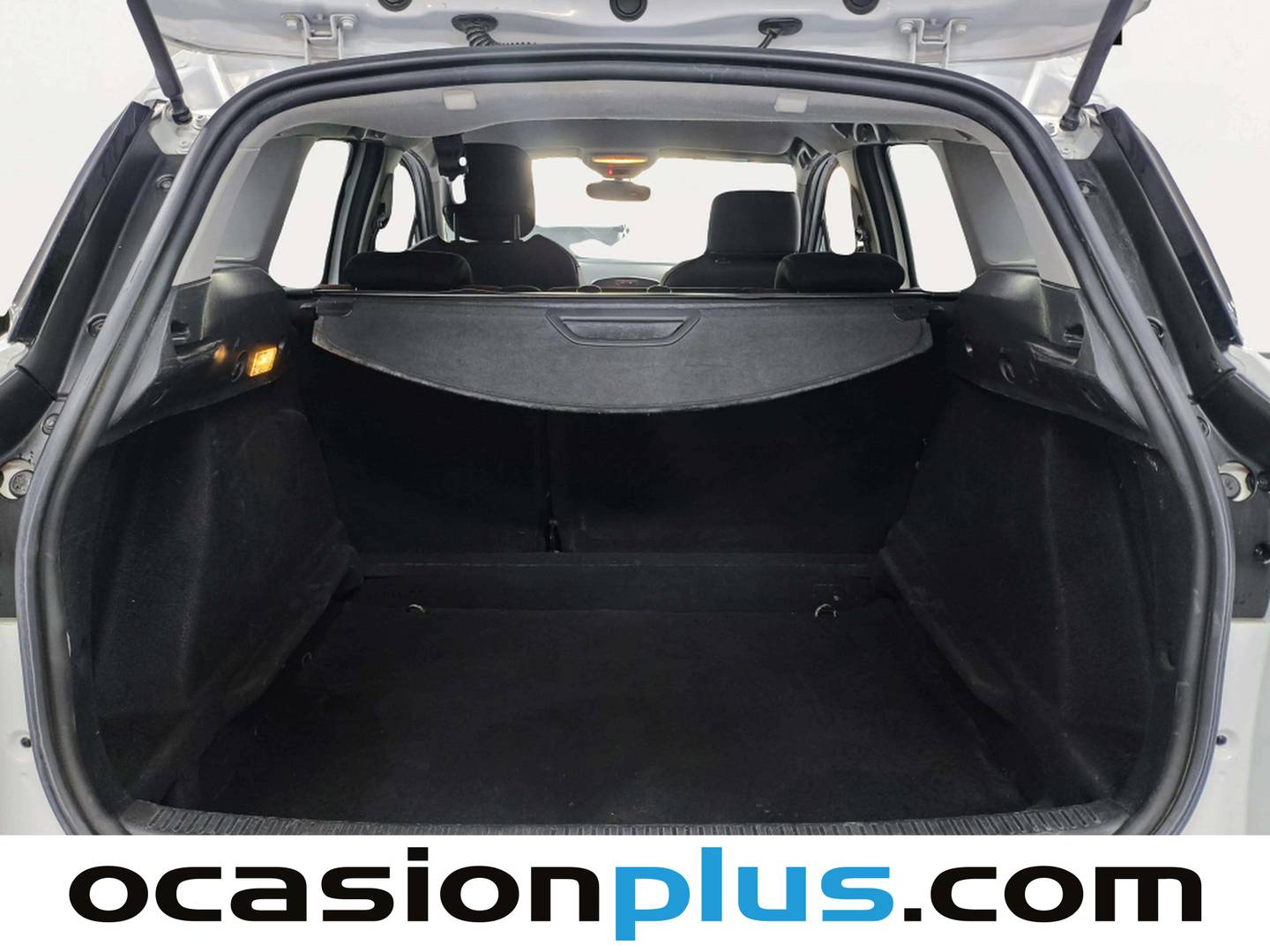 Fotos maletero Renault Clio Renault Clio Sport Tourer 1.2 16V Authentique E6 (75 CV)
