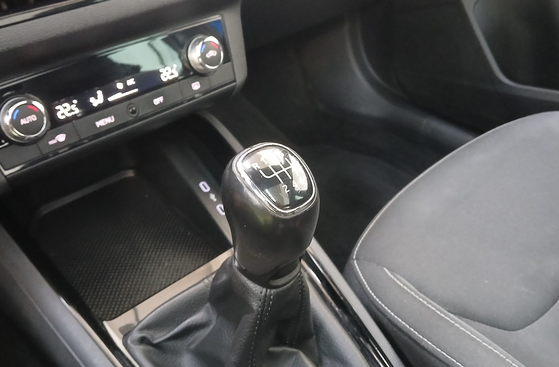 Škoda Kamiq 1.0 TSI Sport - foto 5