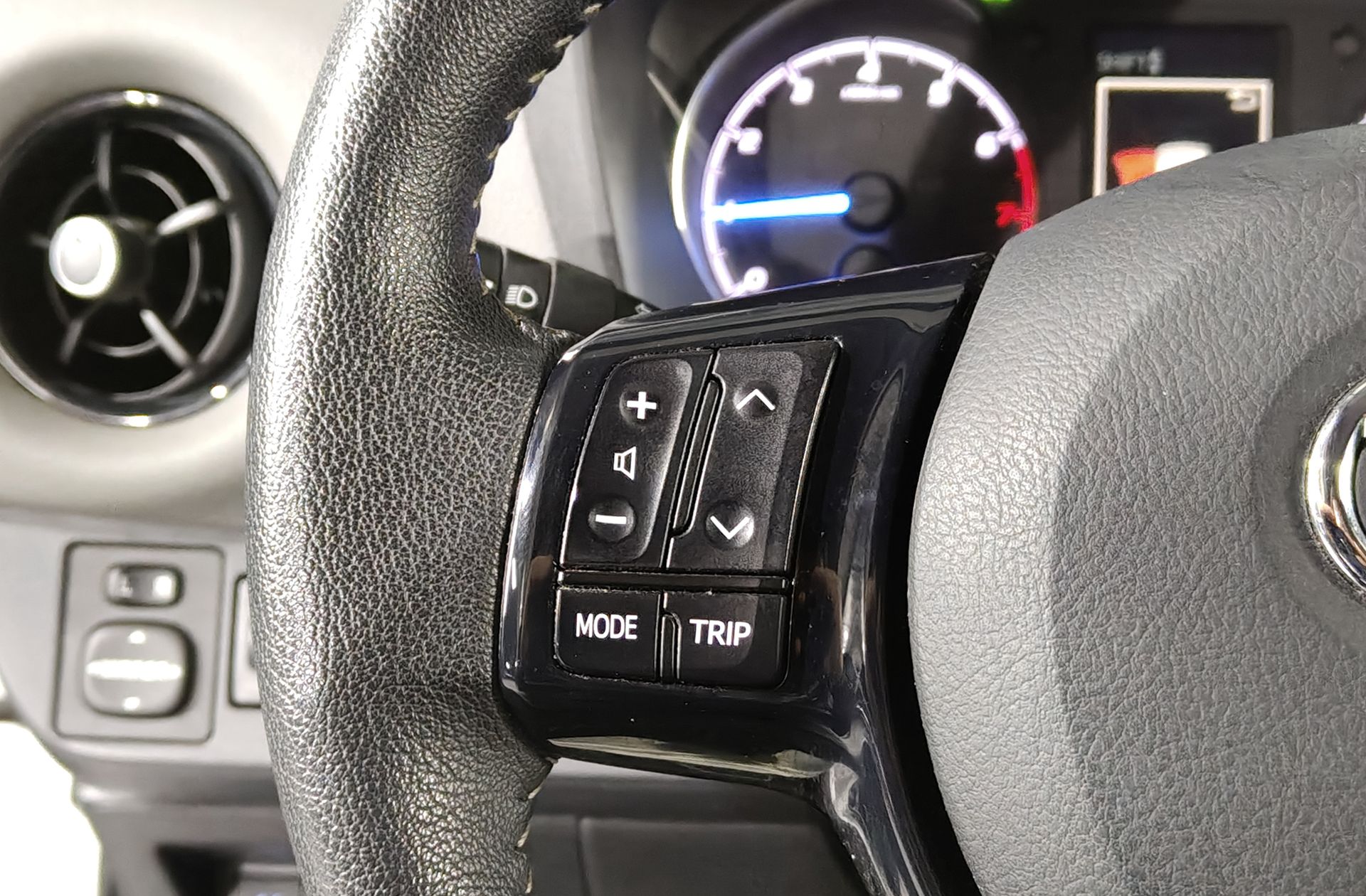 Toyota Yaris 70 Active - foto 18