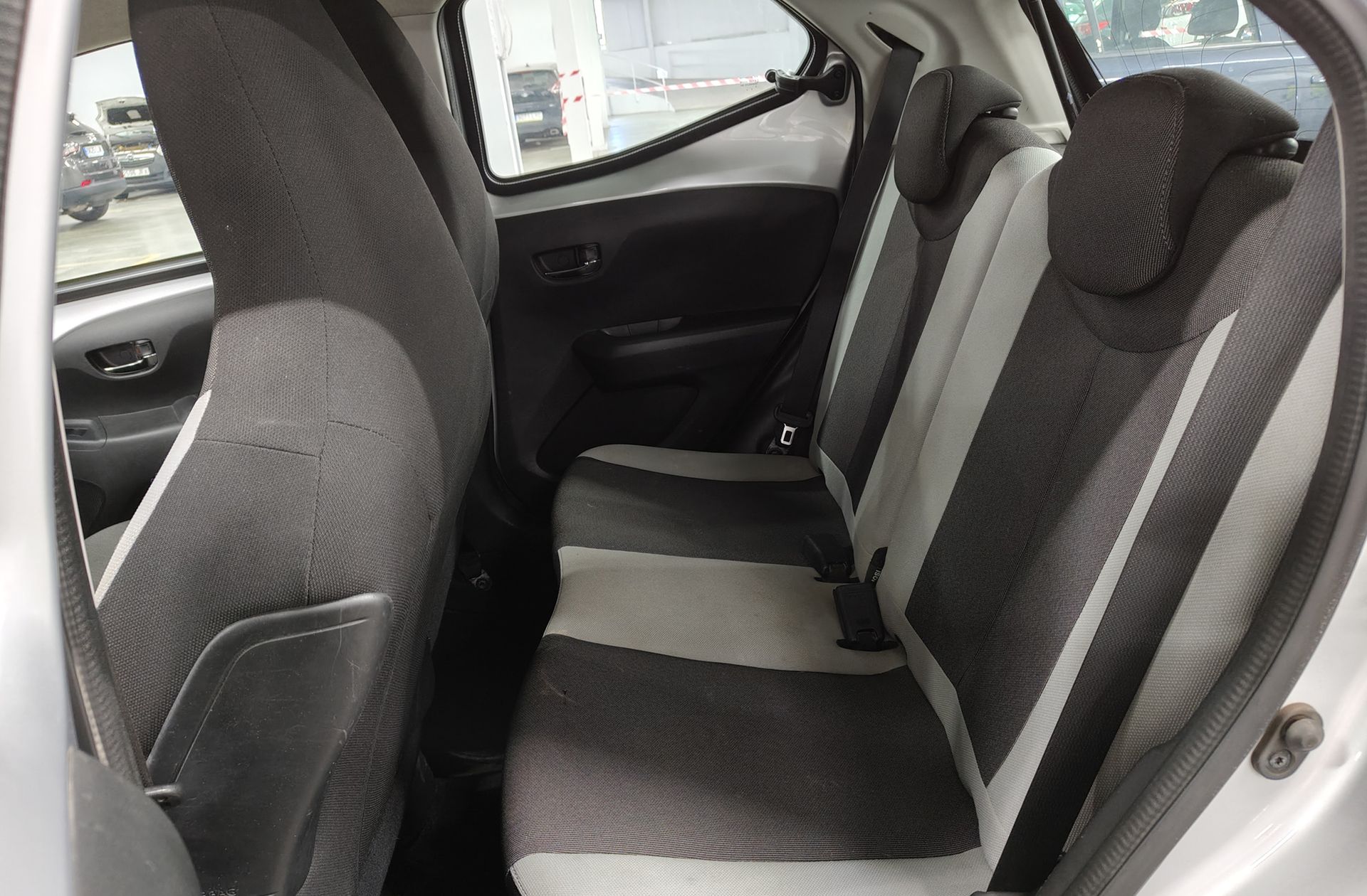 Toyota Aygo 1.0 70 x-play - foto 10