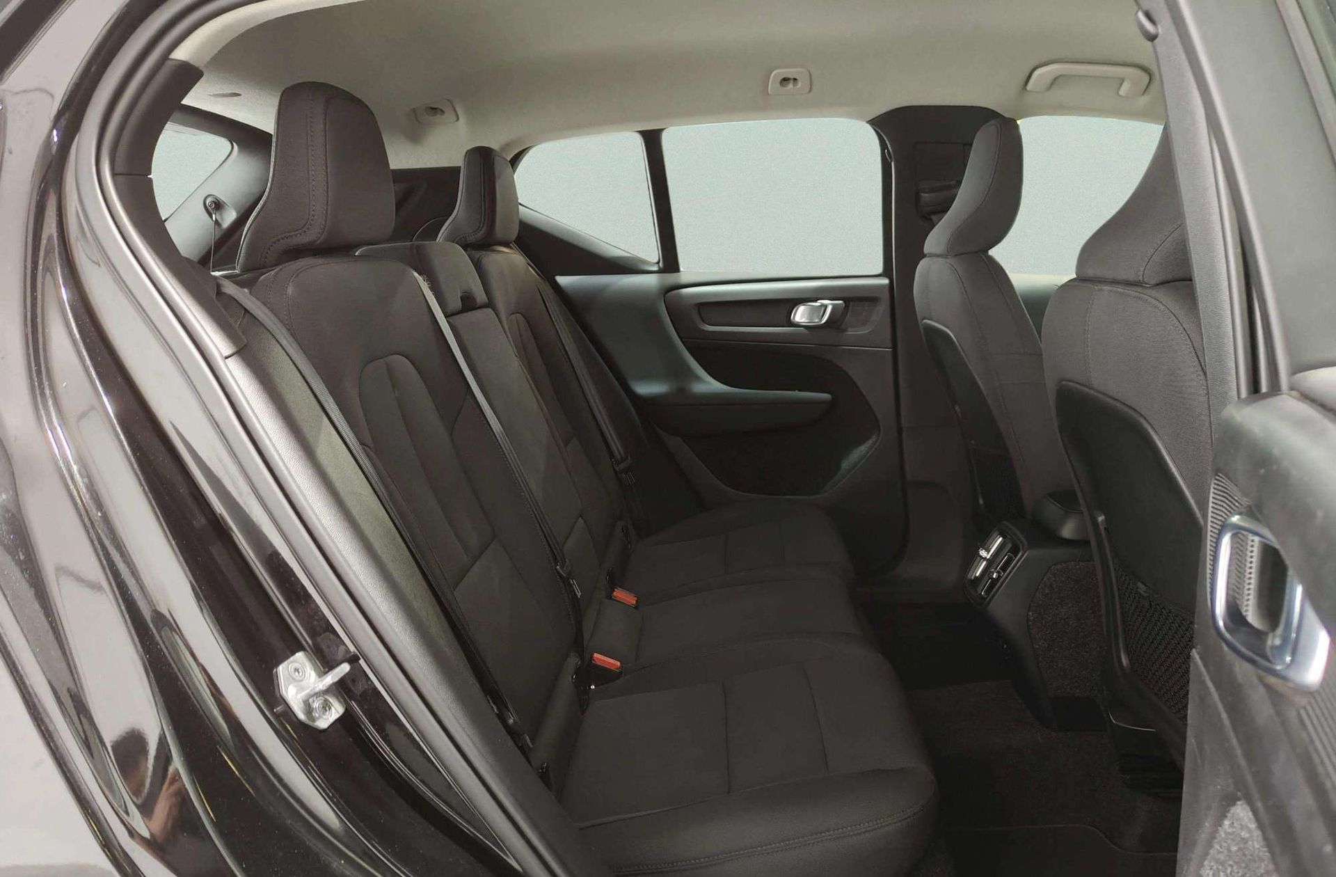 Volvo XC40 B4 G Momentum Pro AWD - foto 20