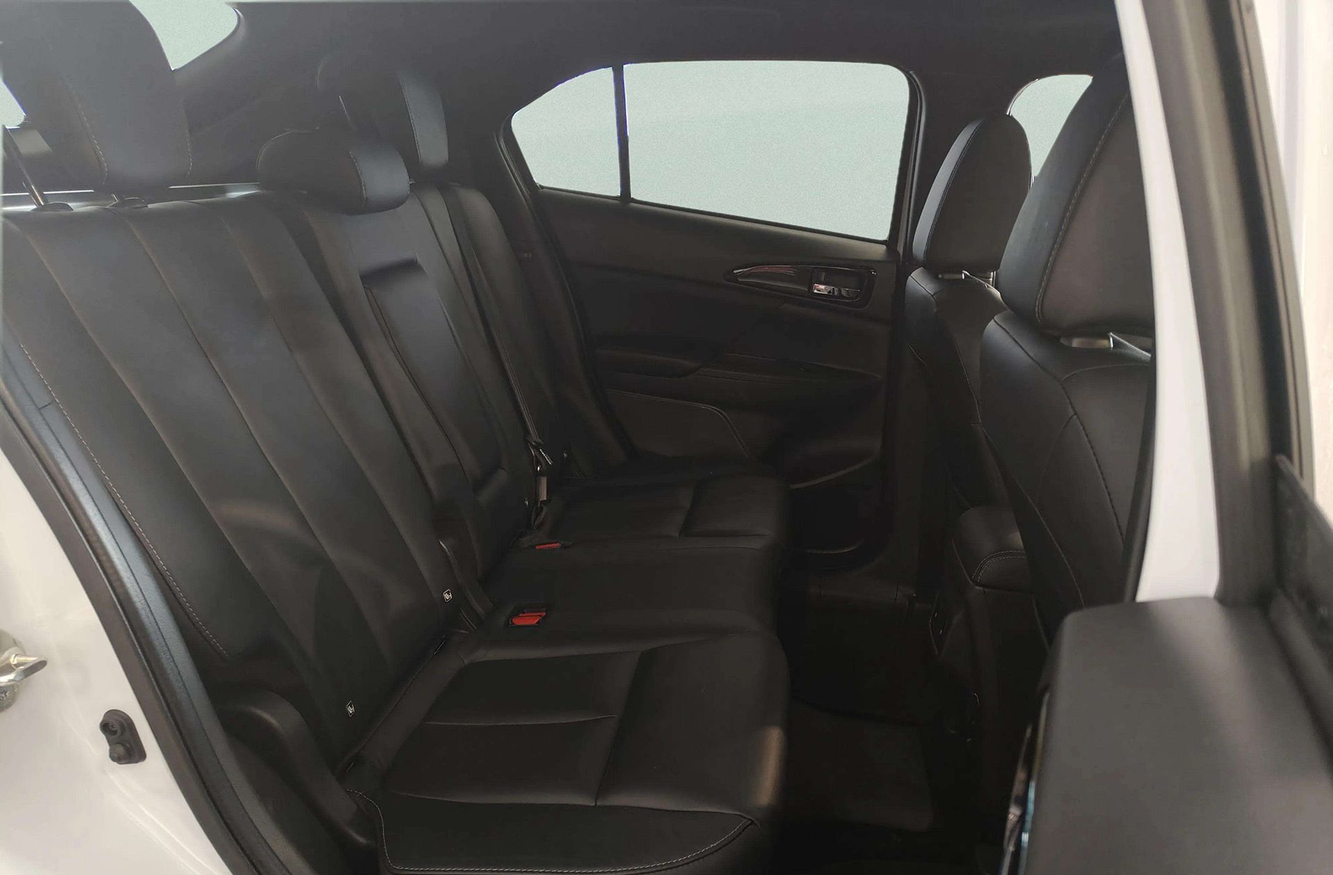 Mitsubishi Eclipse Cross 2.4 PHEV Kaiteki+ 4WD - foto 22