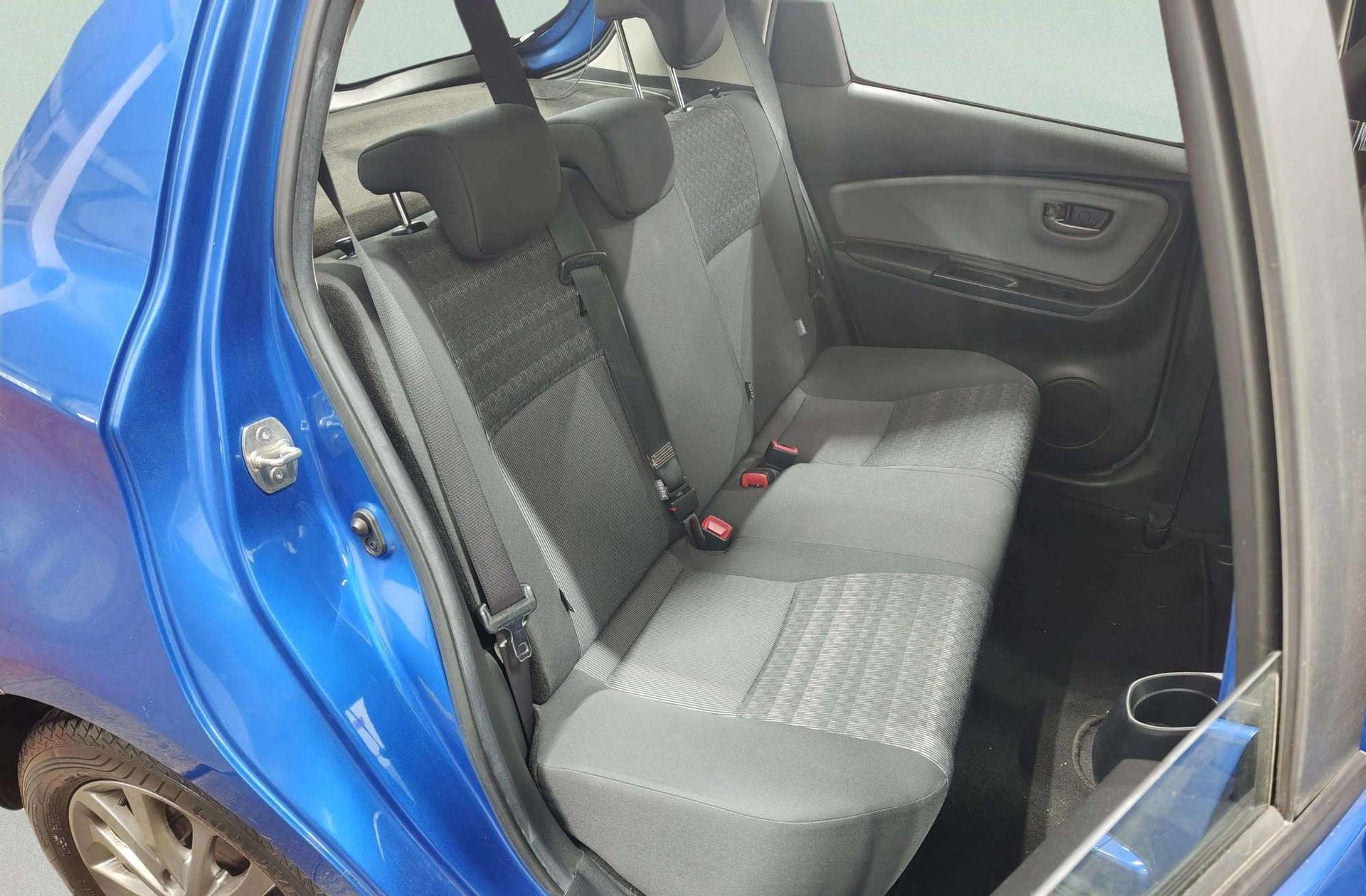Toyota Yaris 100 Active - foto 14