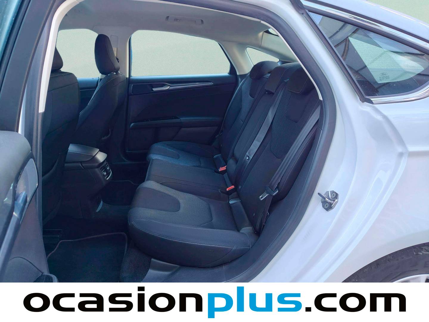 Foto asientos traseros Ford Mondeo Ford Mondeo 2.0 Híbrido HEV Sedan Titanium Auto (187 CV)