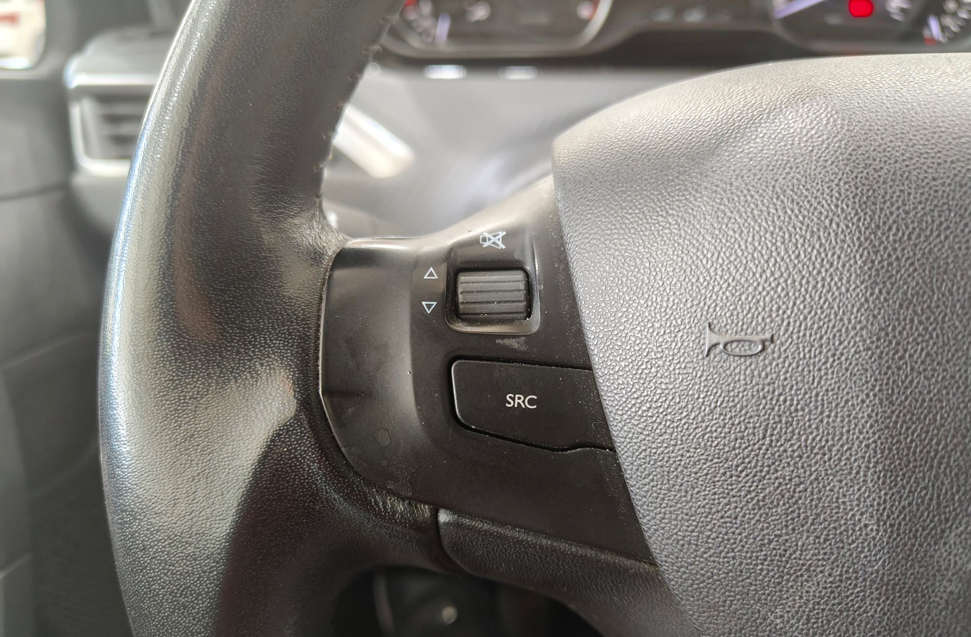 Peugeot 2008 BlueHDi 100 Style - foto 25